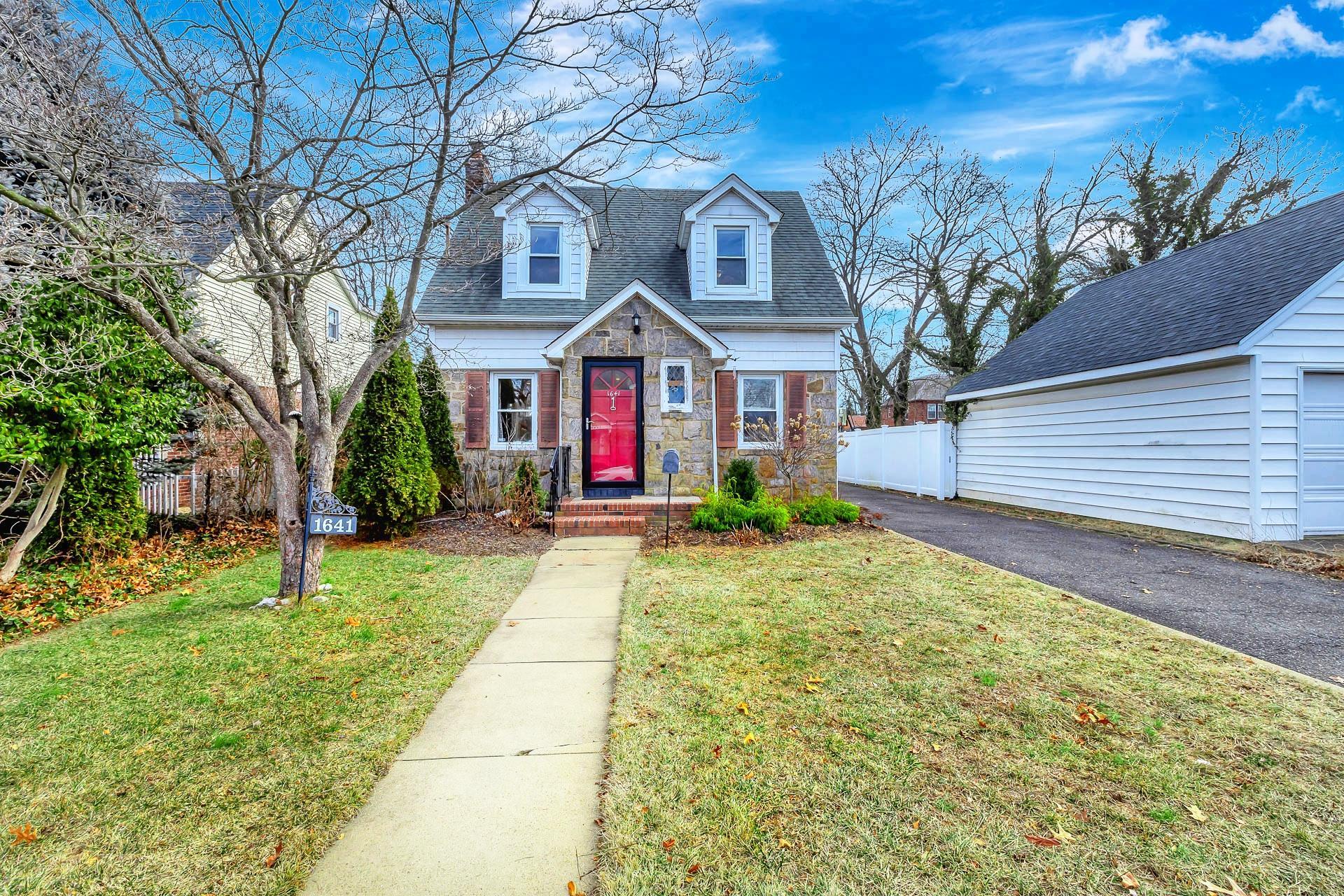 John Ct, North Baldwin, NY 11510