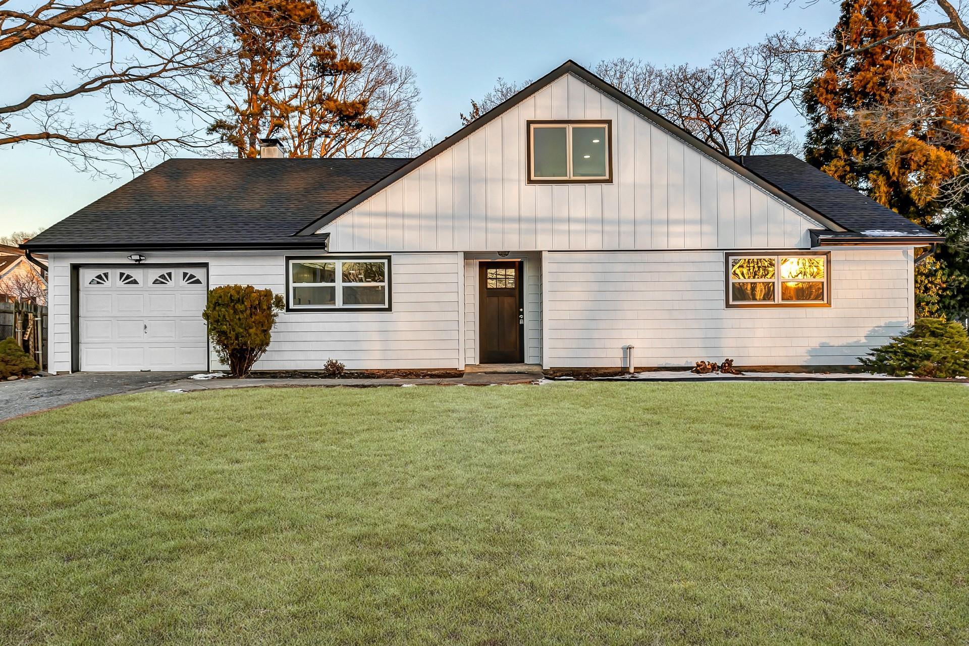 Ballad Cir, Holbrook, NY 11741