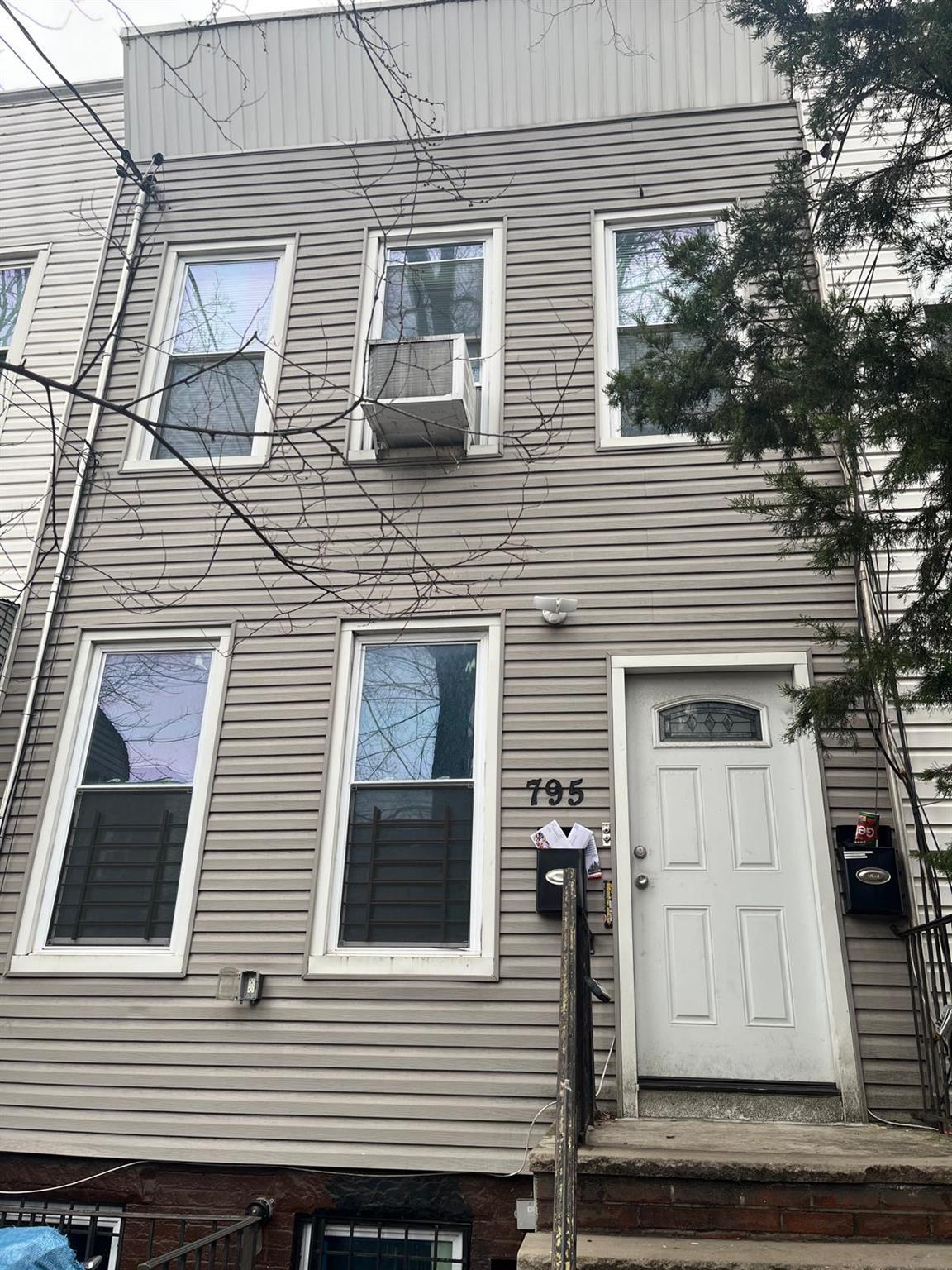 Logan St, Brooklyn, NY 11208