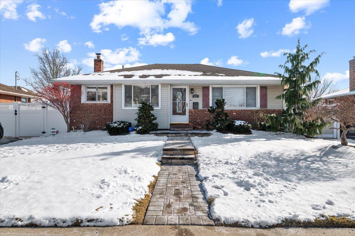 Parker Ave, Levittown, NY 11756