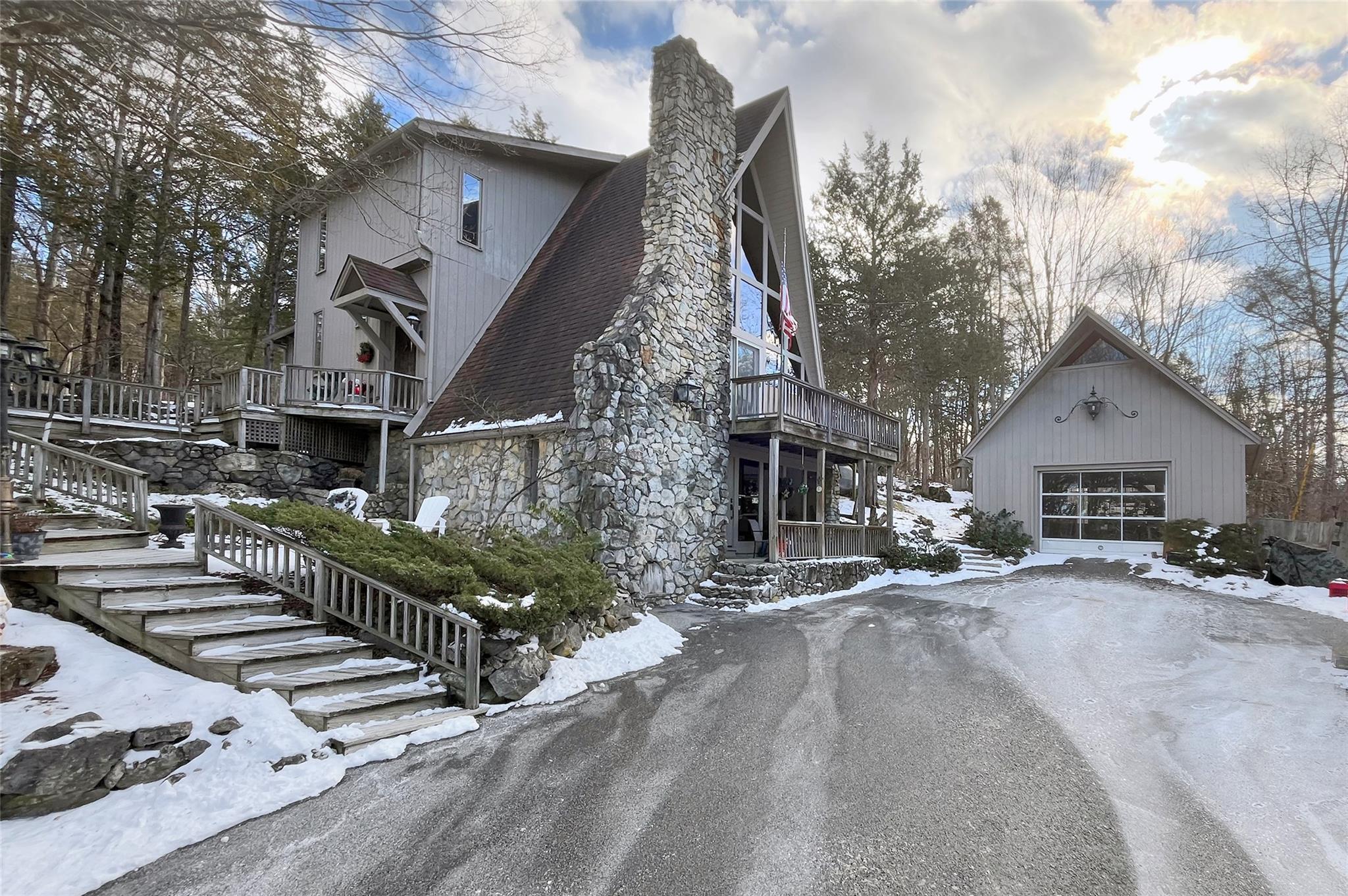 Ravine Rd, Pleasant Valley, NY 12569