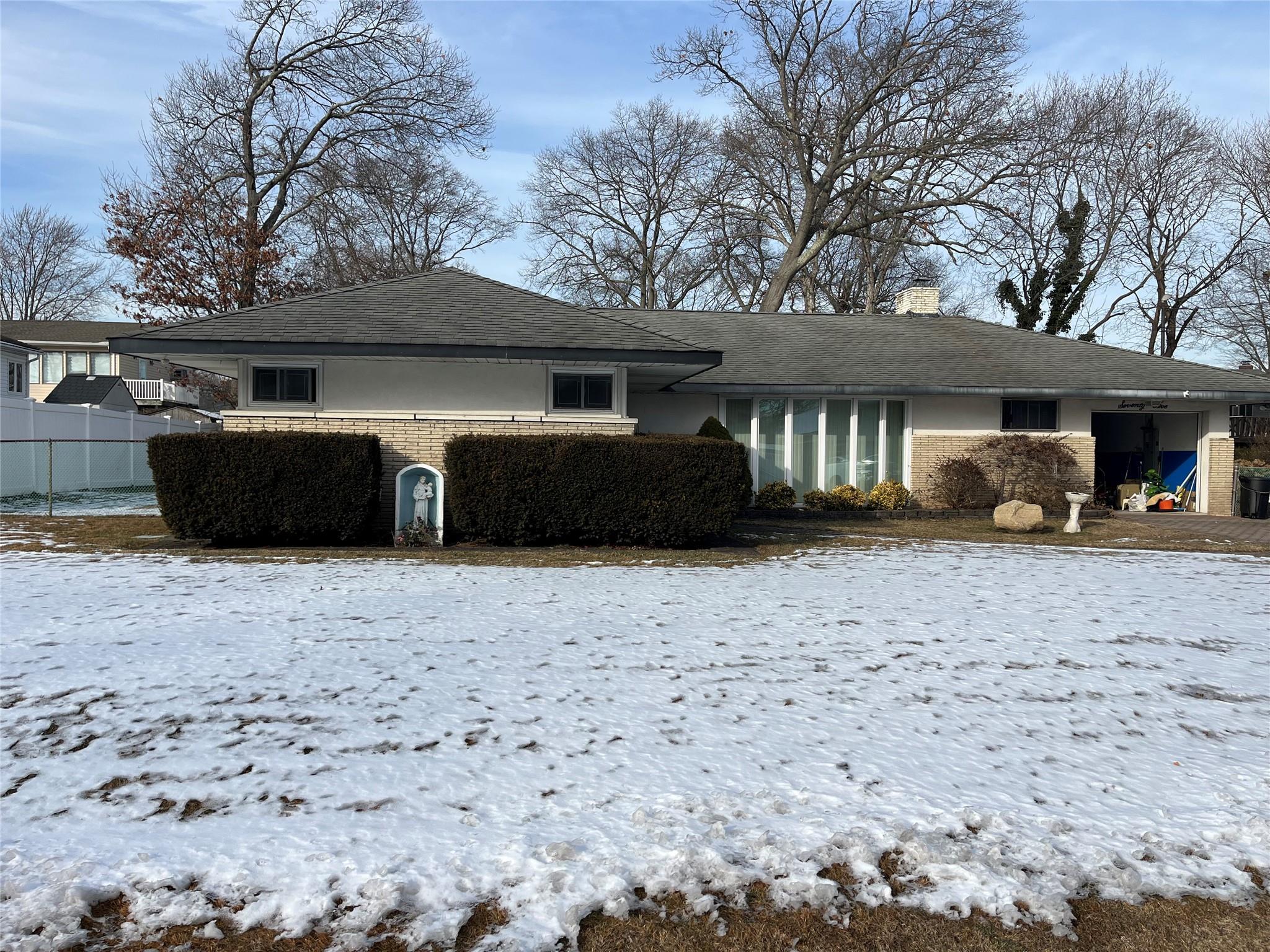 Ryder Ave, North Babylon, NY 11703