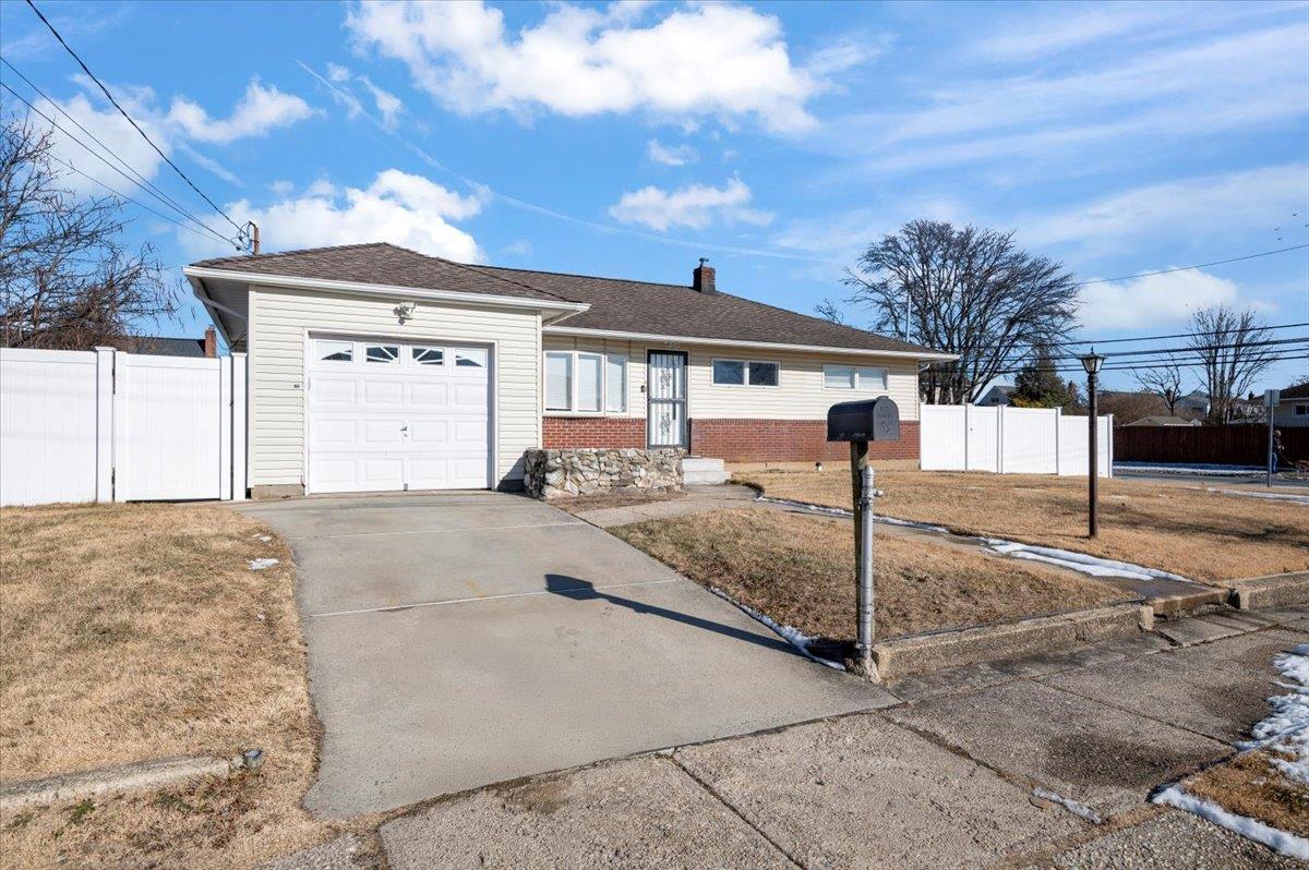 N Delaware Ave, Lindenhurst, NY 11757