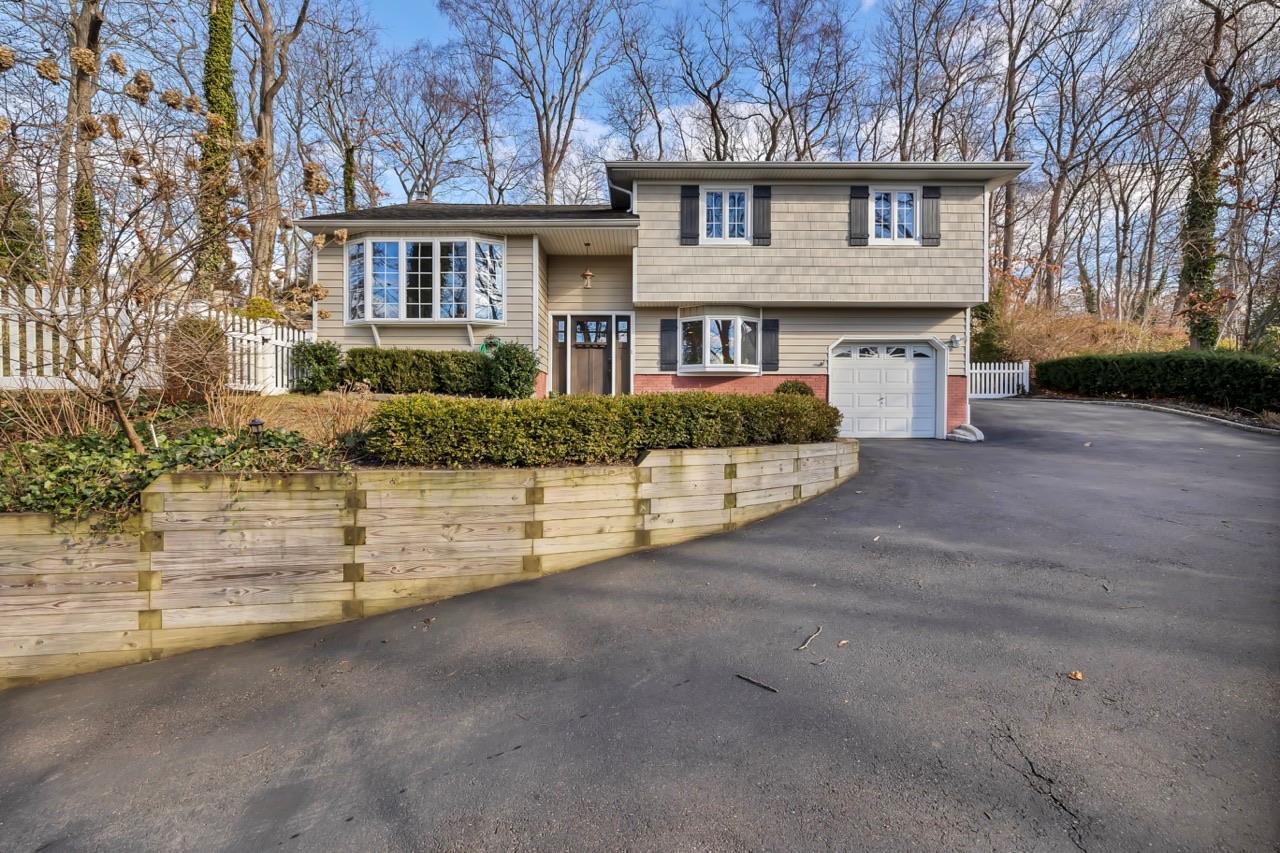 Woodchuck Hollow Rd, Cold Spring Harbor, NY 11724