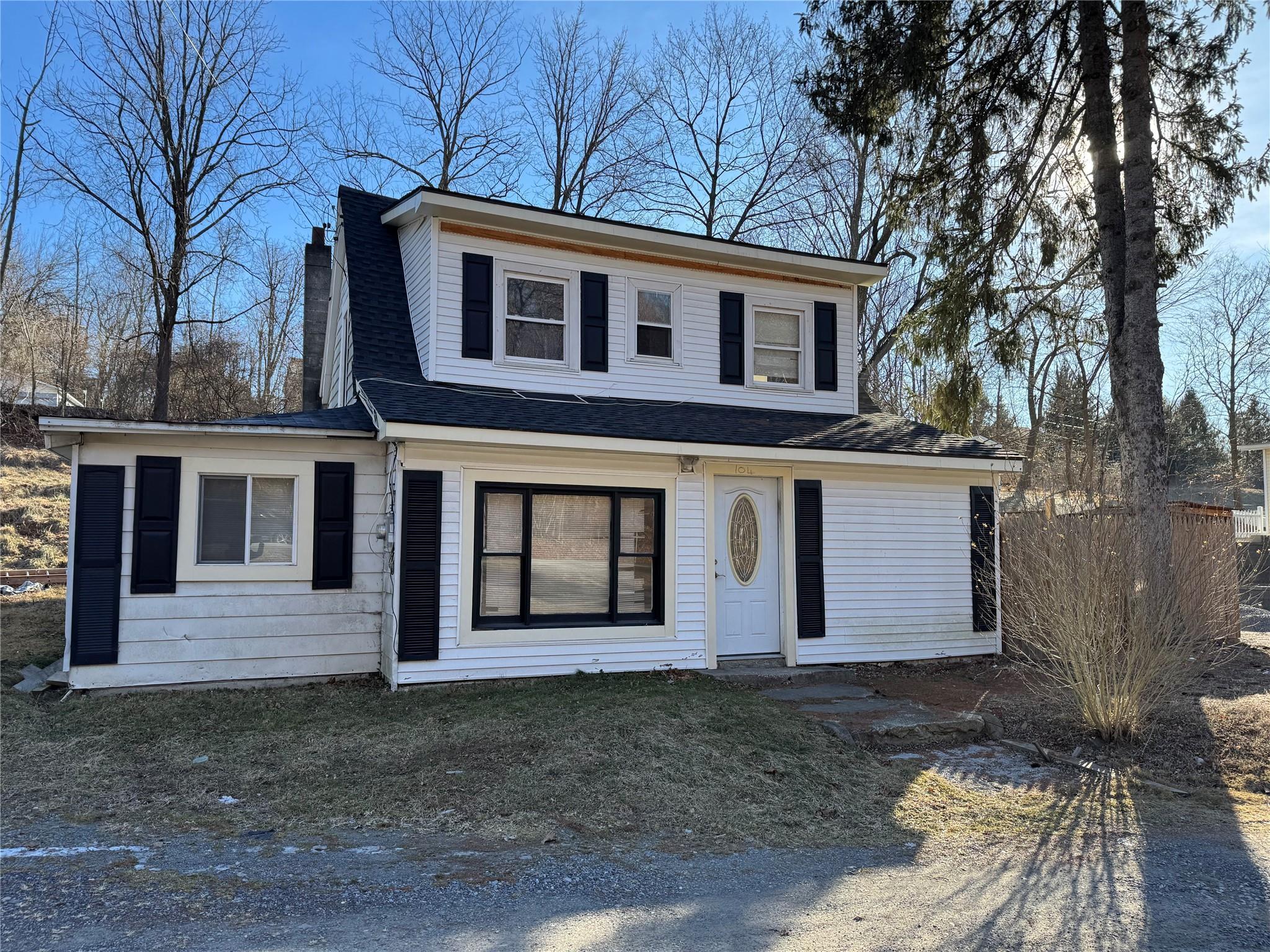 Dowling St, Newburgh, NY 12550