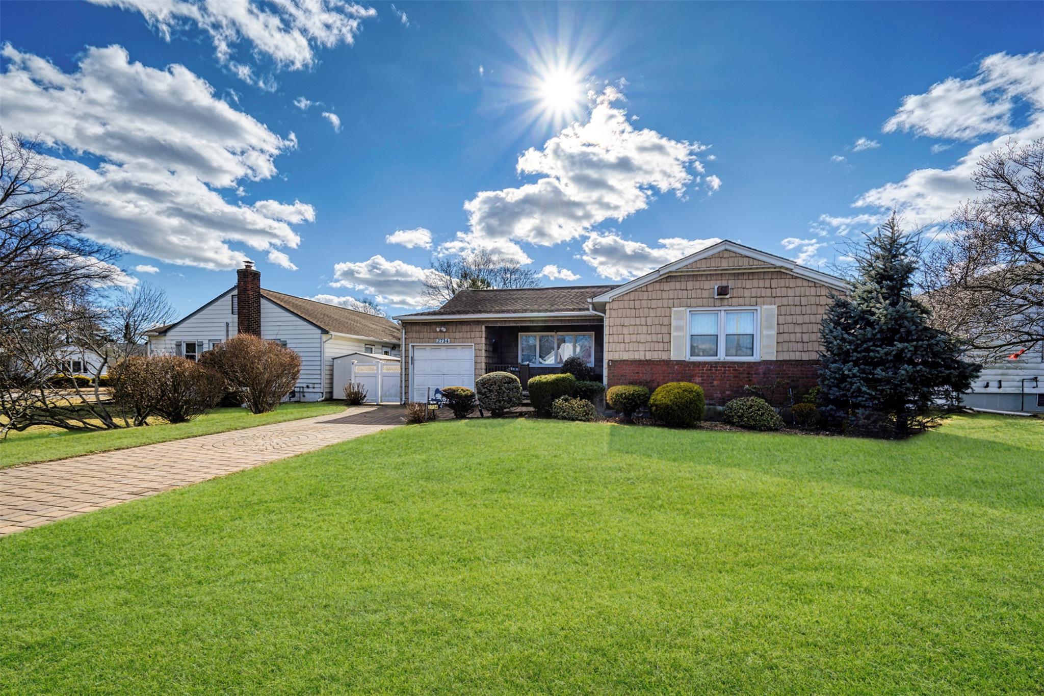 Harvey Dr, North Bellmore, NY 11710