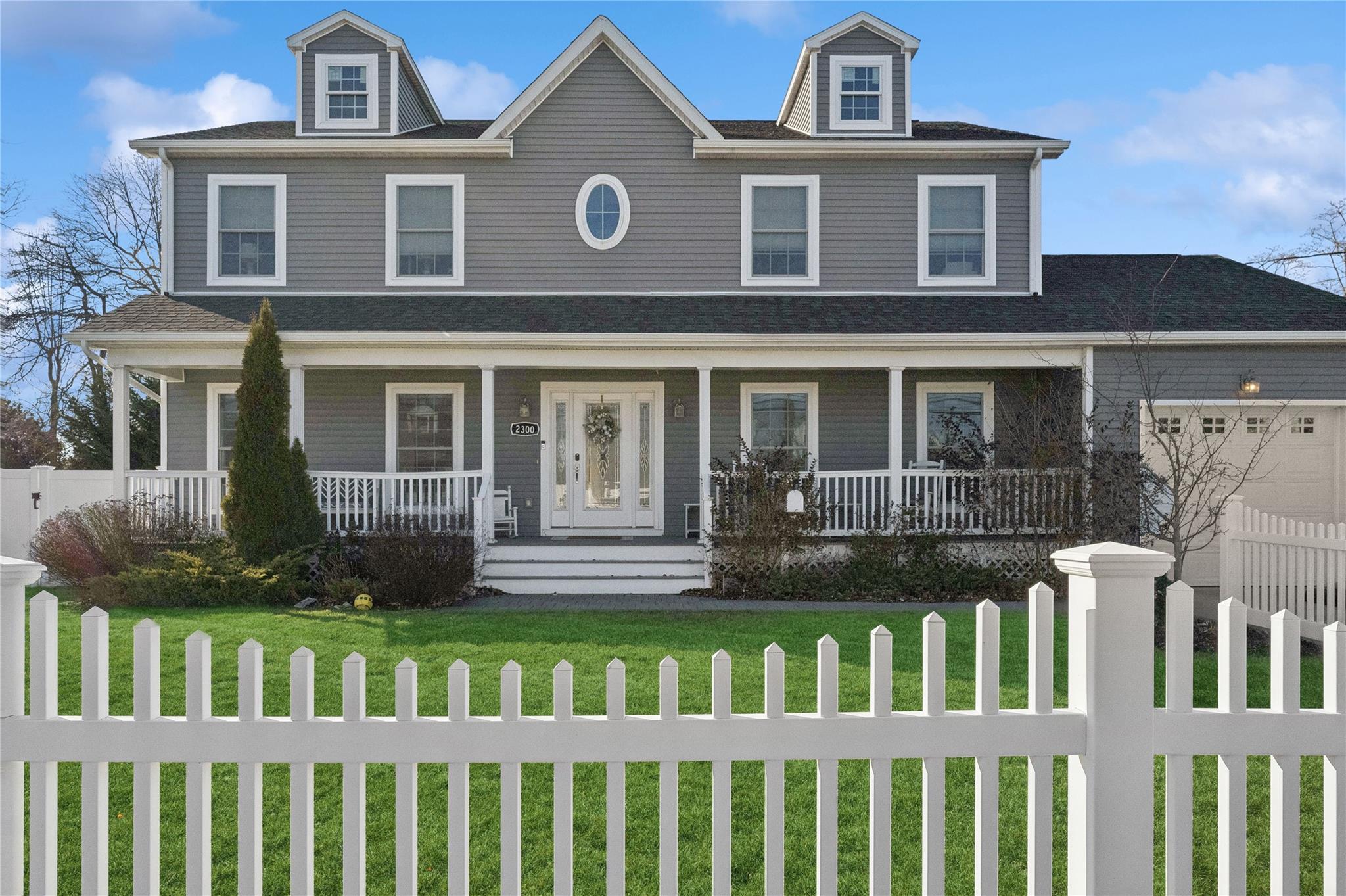 S Seamans Neck Rd, Seaford, NY 11783
