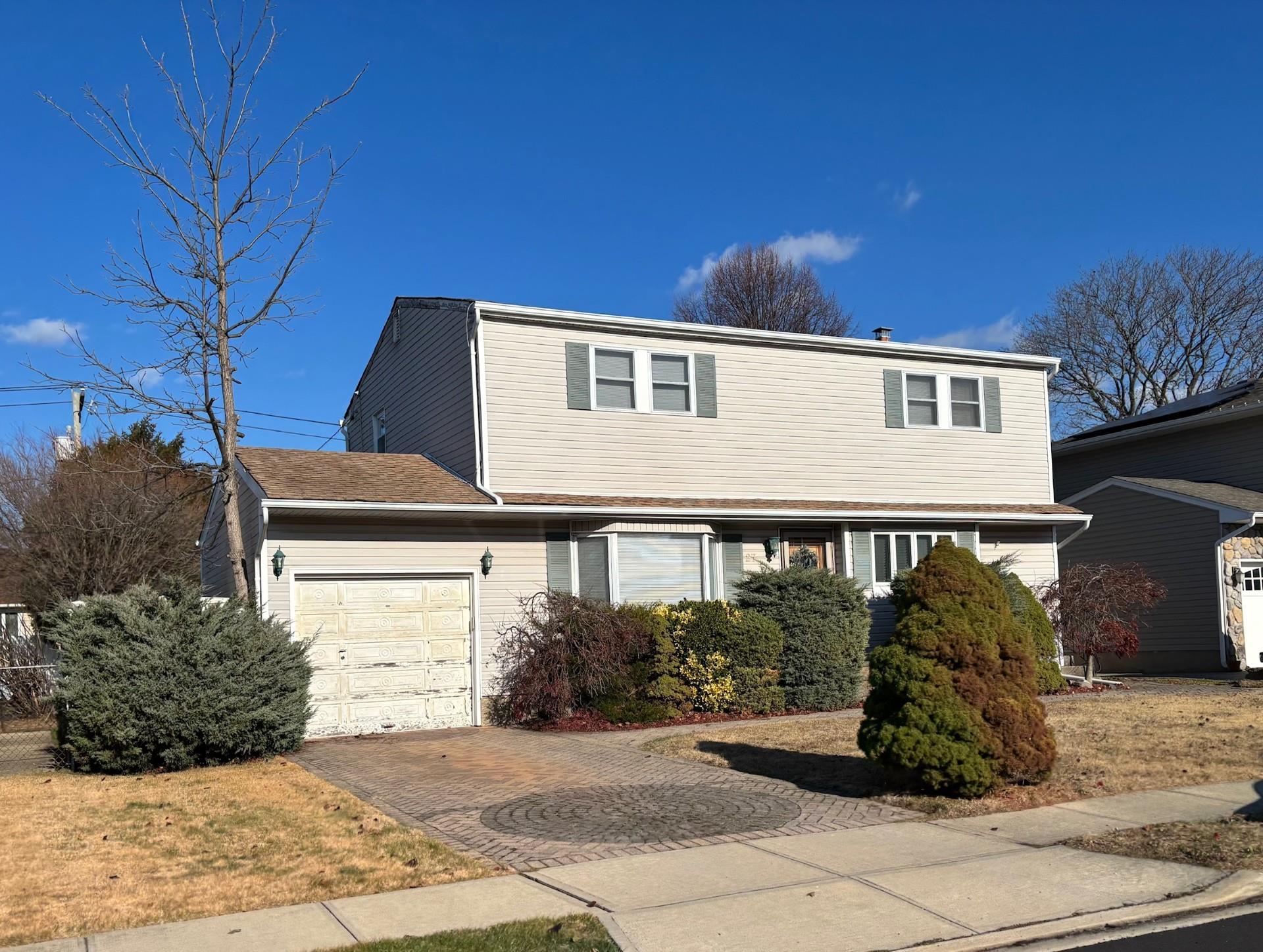 Midlawn Dr, Massapequa, NY 11758