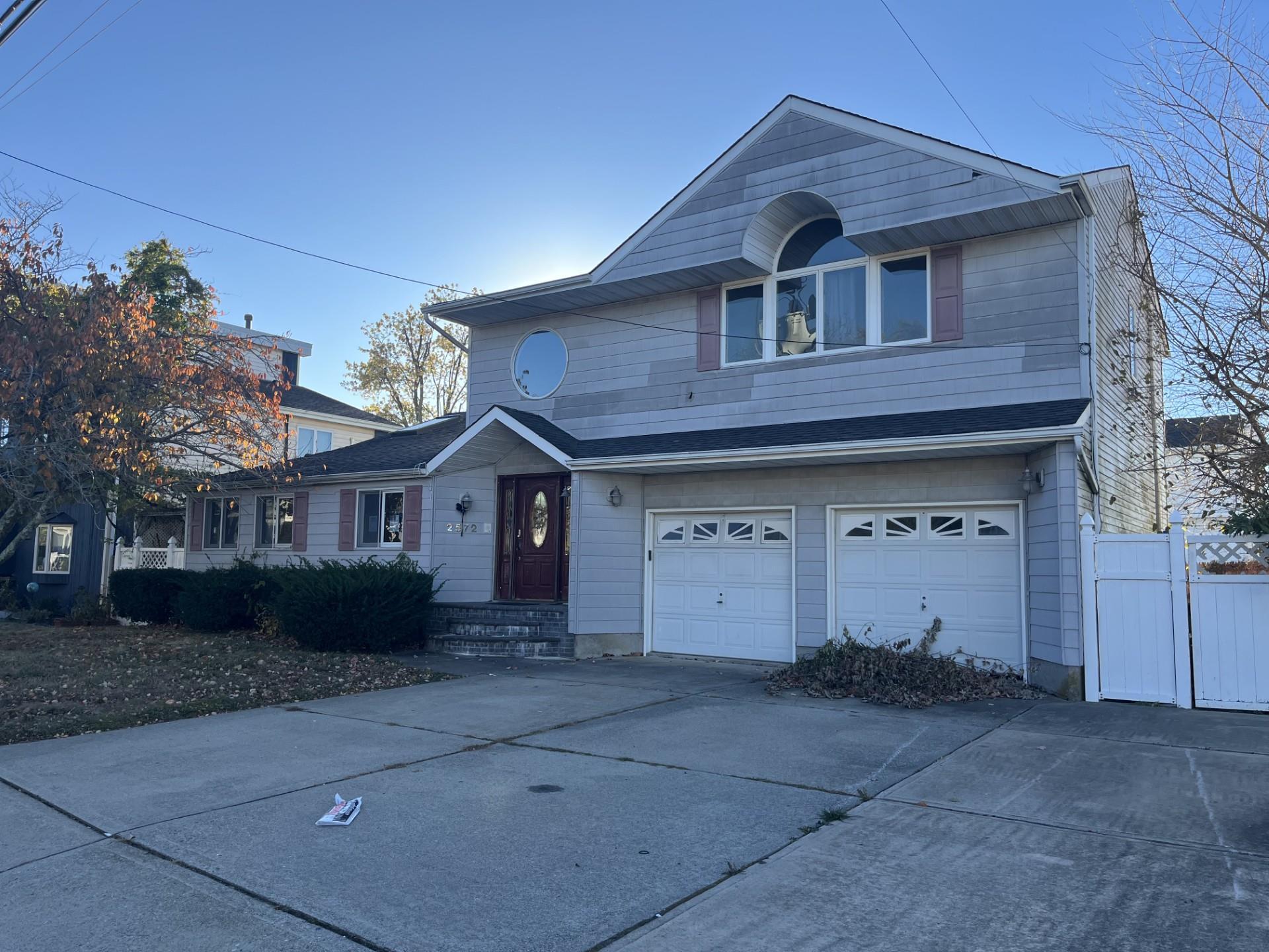 Riverside Ave, Seaford, NY 11783