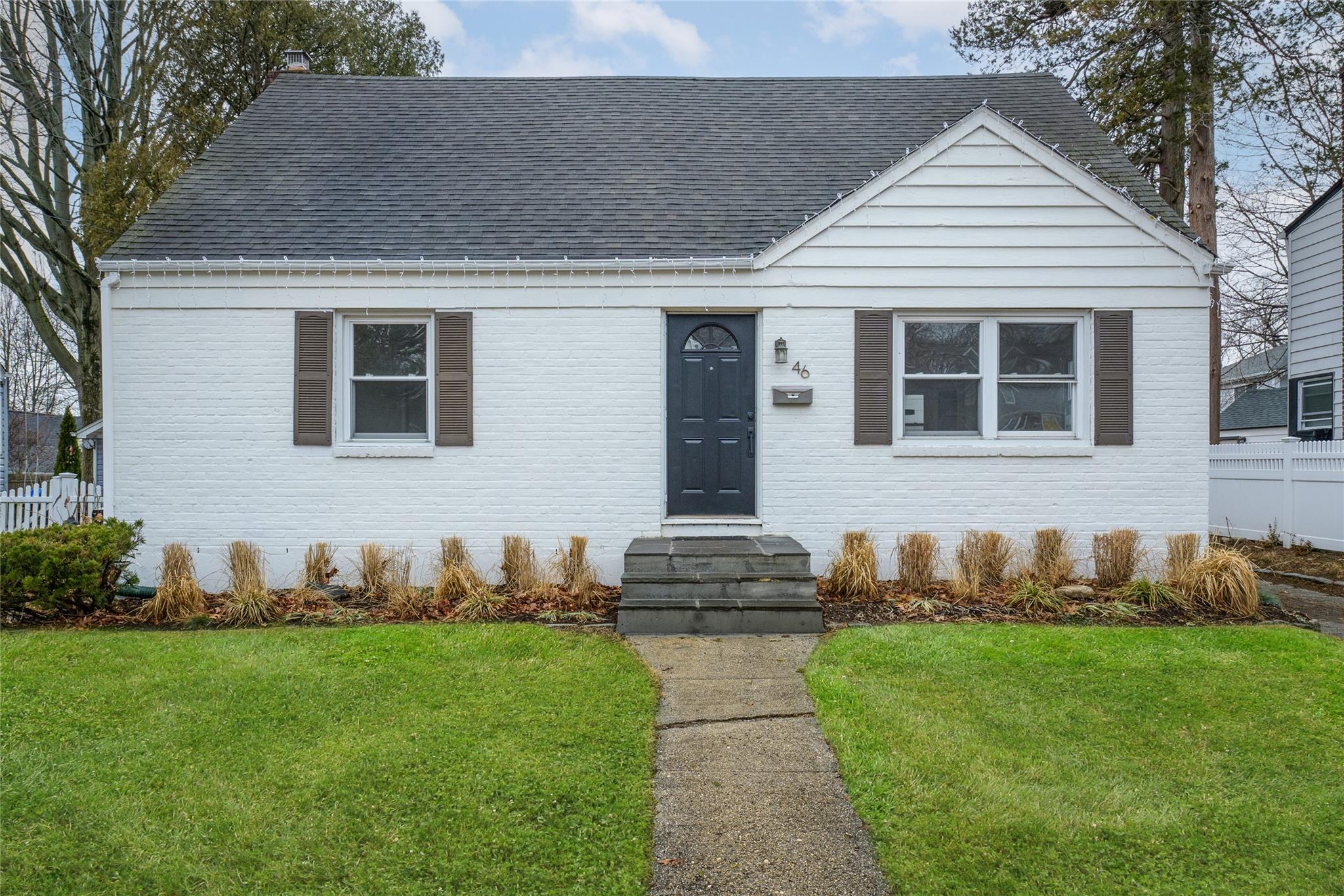 Shadyside Ave, Port Washington, NY 11050