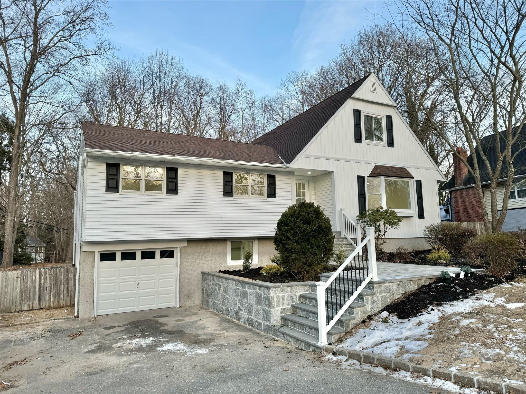 Boxwood Dr, Kings Park, NY 11754