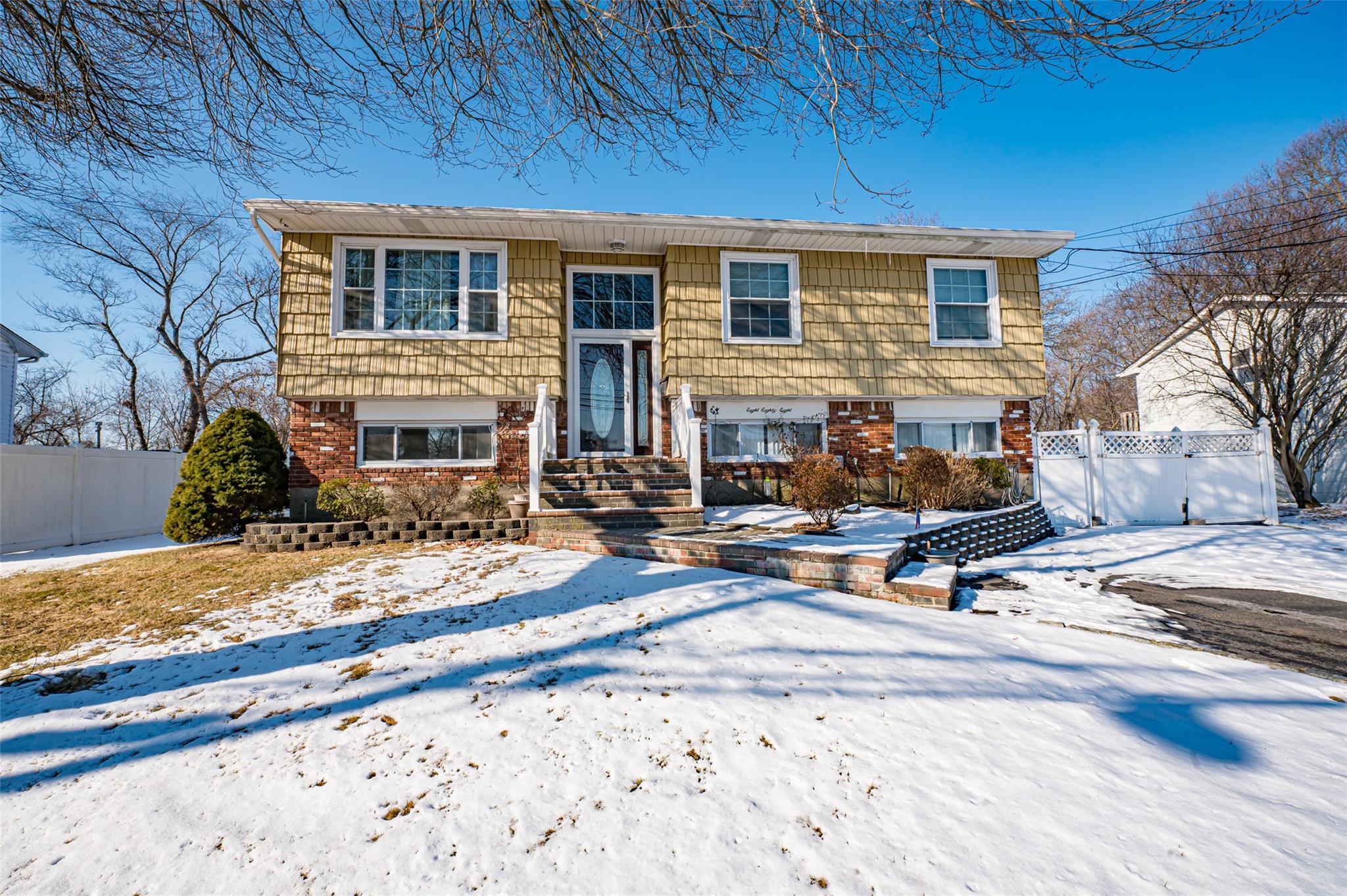 Pine Ave, West Islip, NY 11795