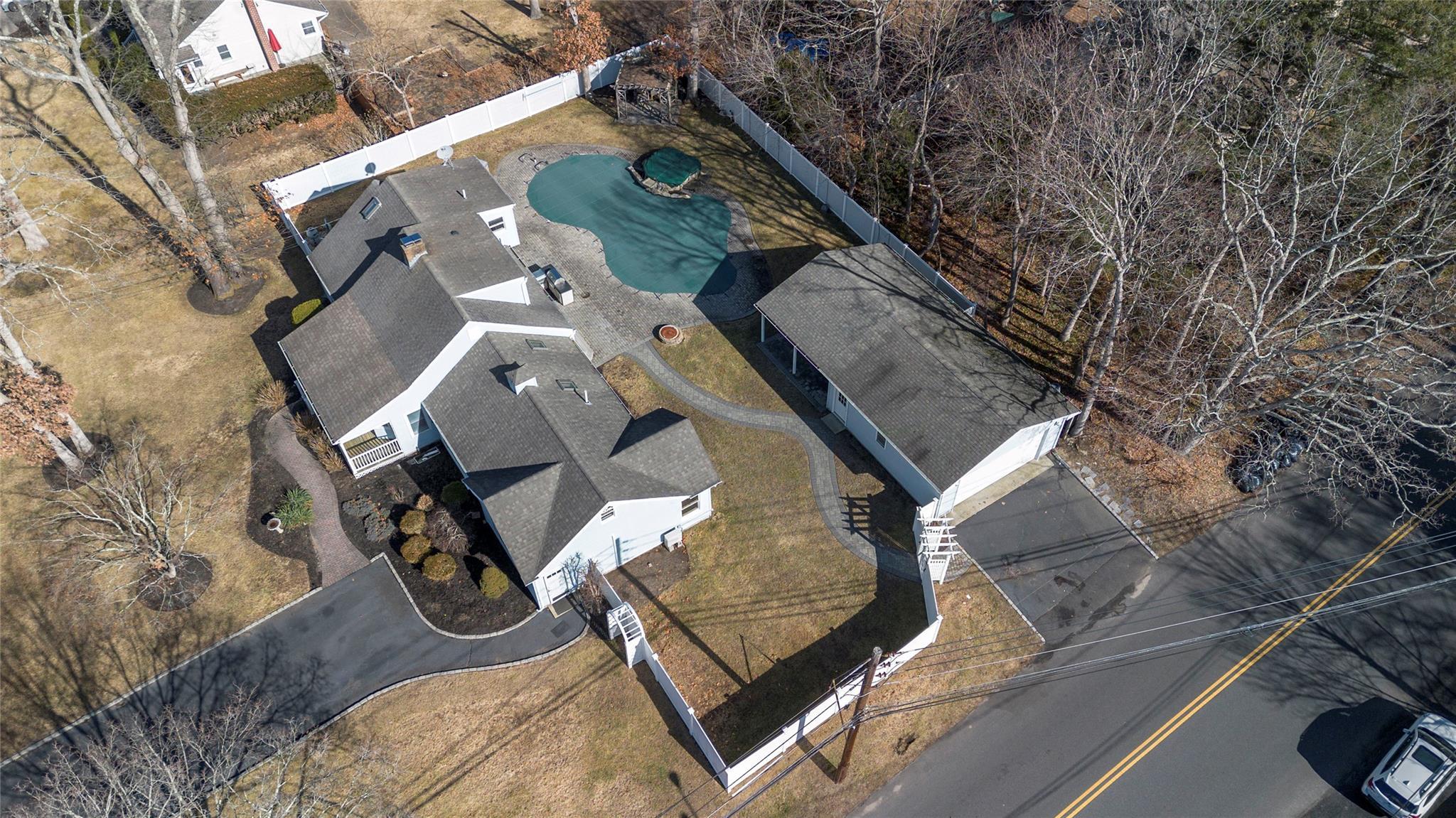 Eatondale Ave, Blue Point, NY 11715