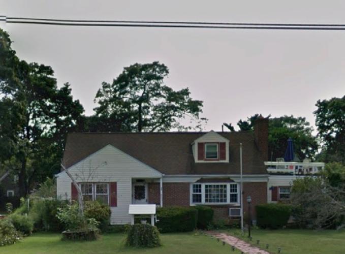 Sunset Rd, Bay Shore, NY 11706