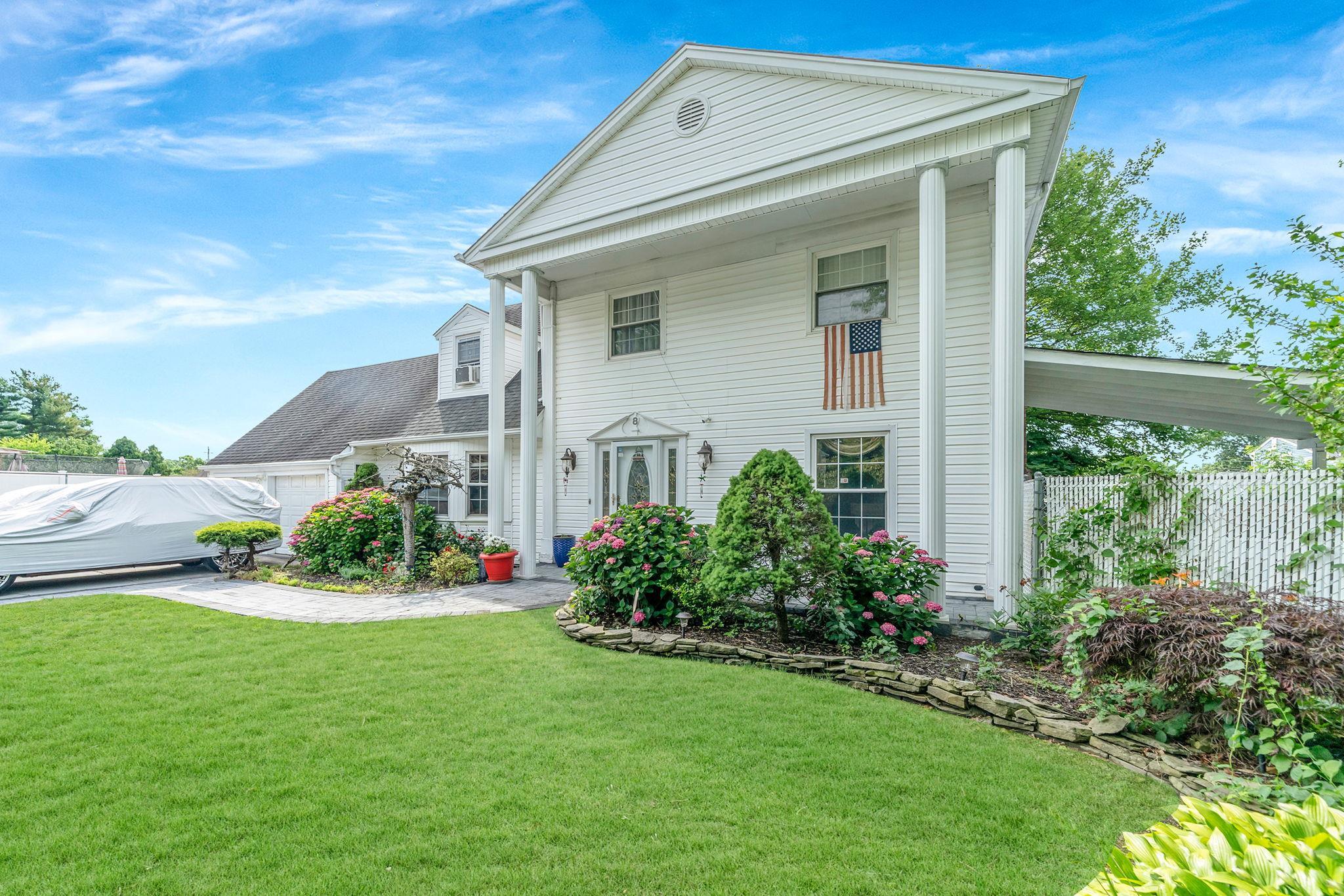 Mount Logan Ct, Farmingville, NY 11738