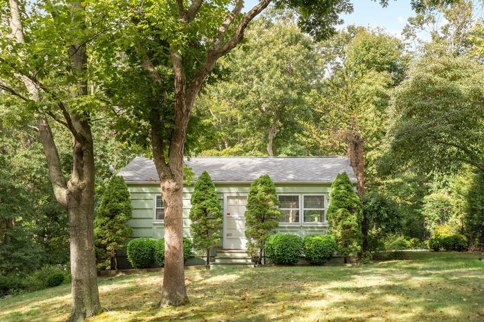 Shadyrest Dr, Sag Harbor, NY 11963