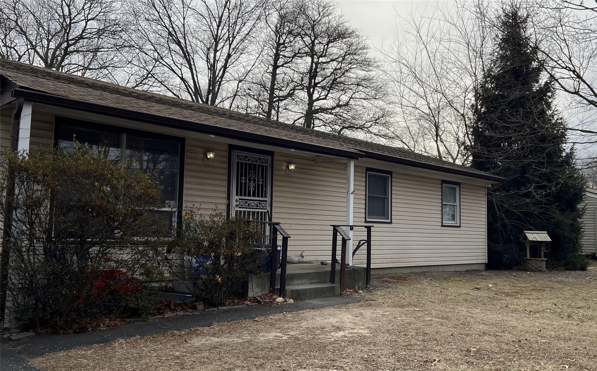 Rose Dr, Ronkonkoma, NY 11779