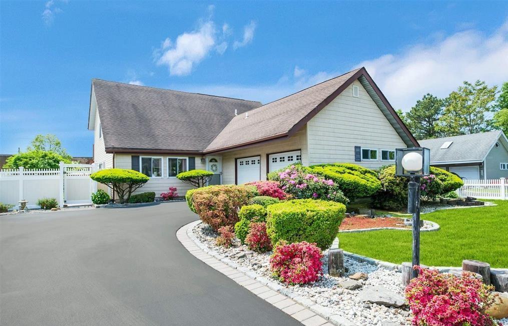Winchester Rd, Ronkonkoma, NY 11779