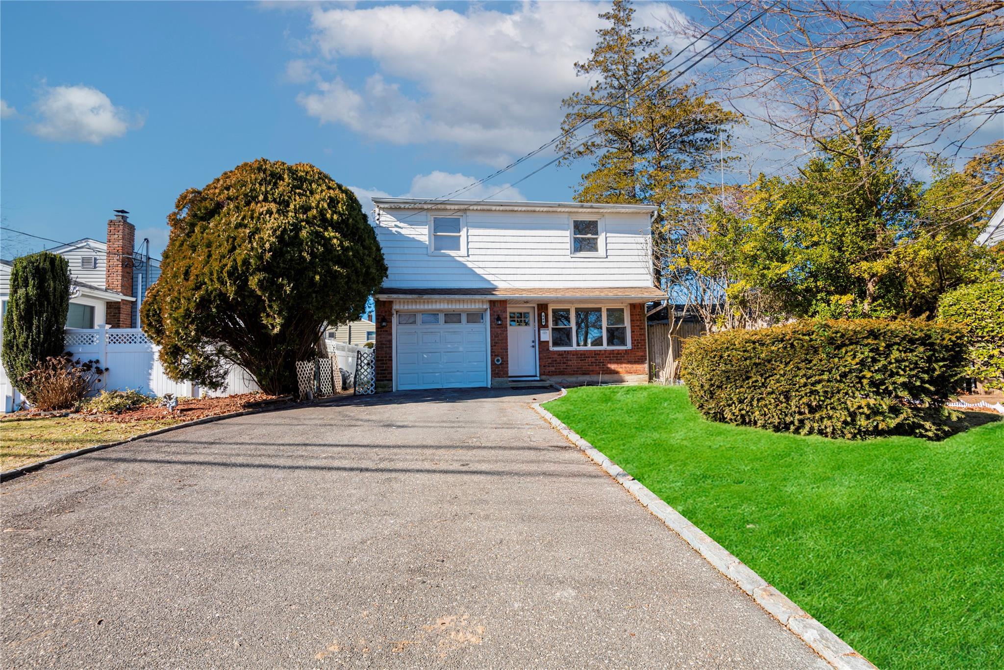 Park Blvd, Massapequa Park, NY 11762