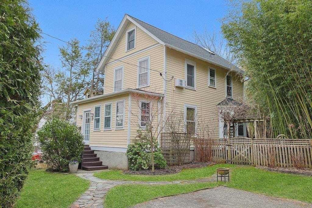 Clinton Ave, Nyack, NY 10960