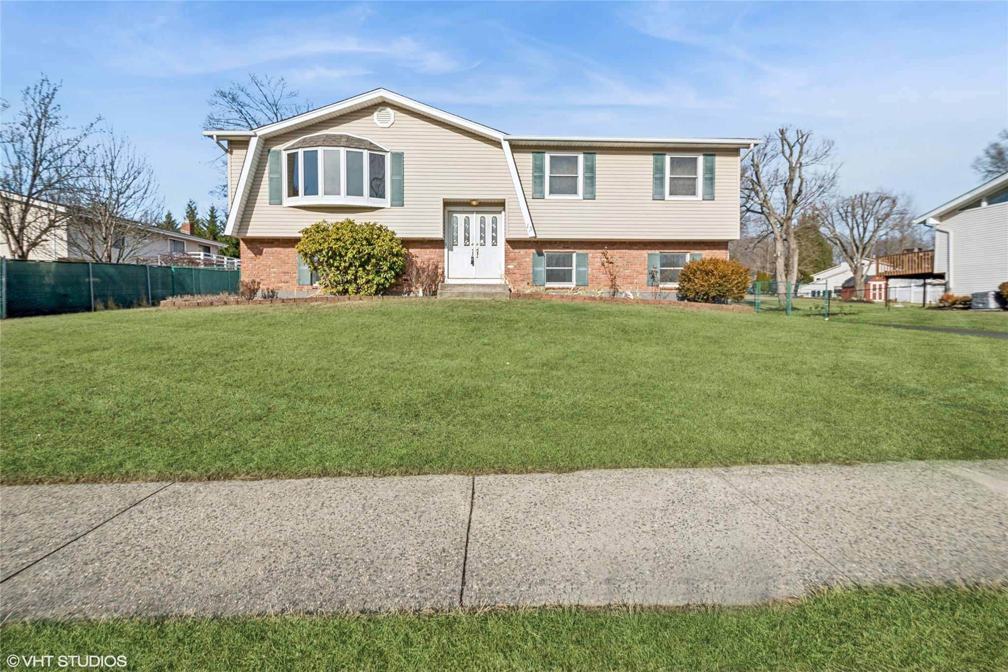 Tamar Dr, Valley Cottage, NY 10989