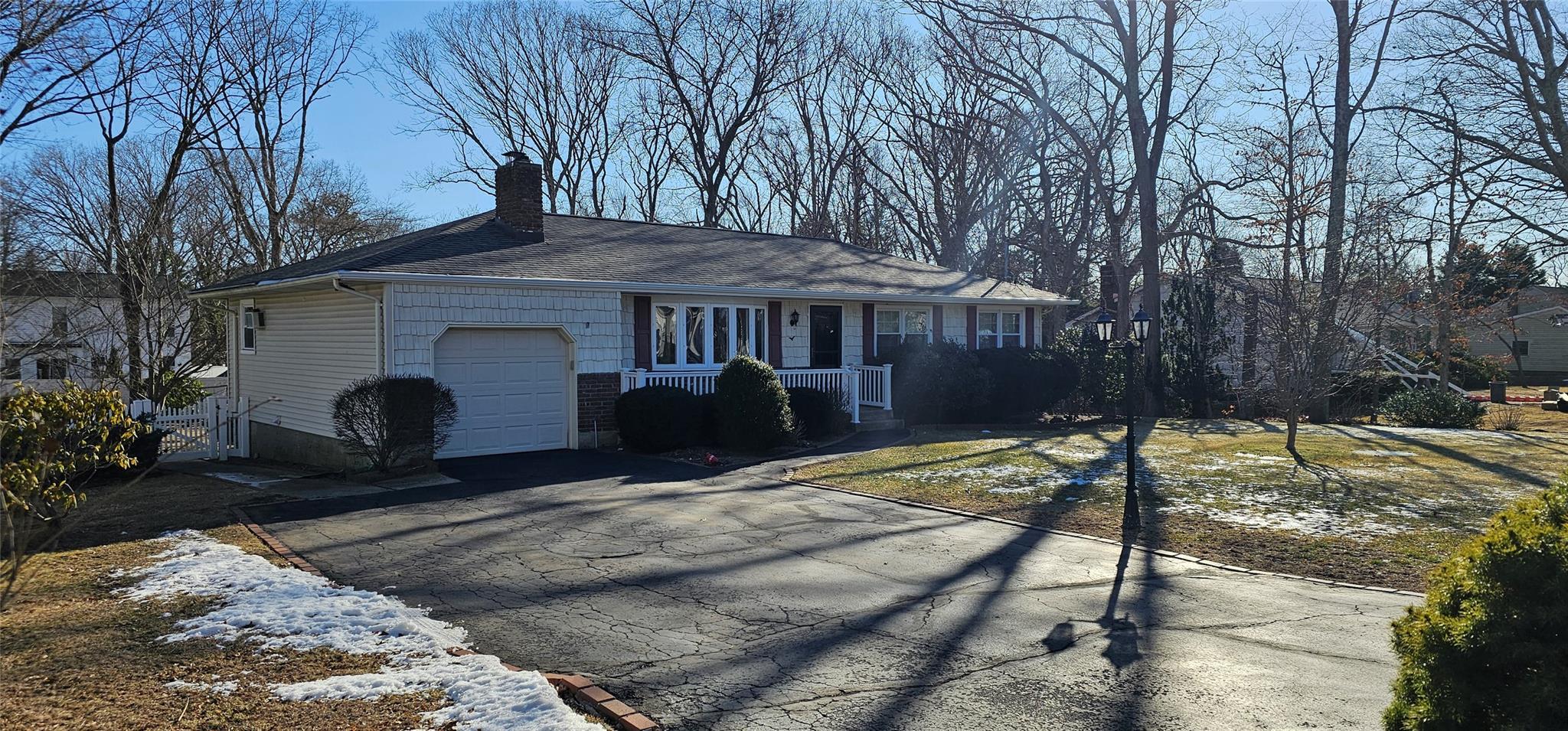 Marion St, Nesconset, NY 11767