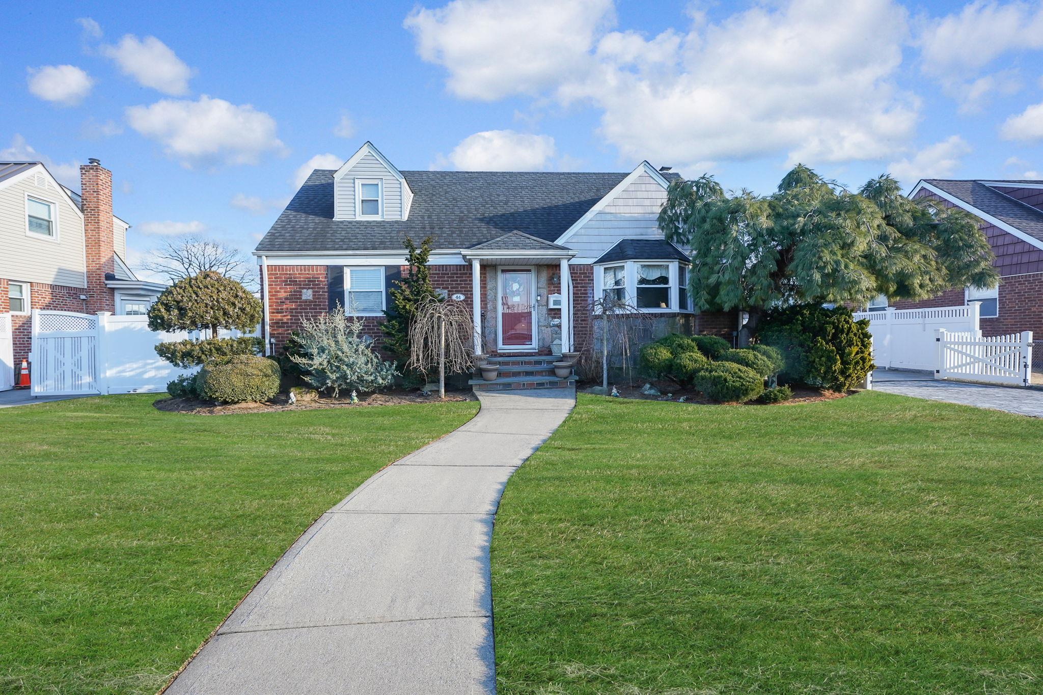 Birchwood Dr, Valley Stream, NY 11580
