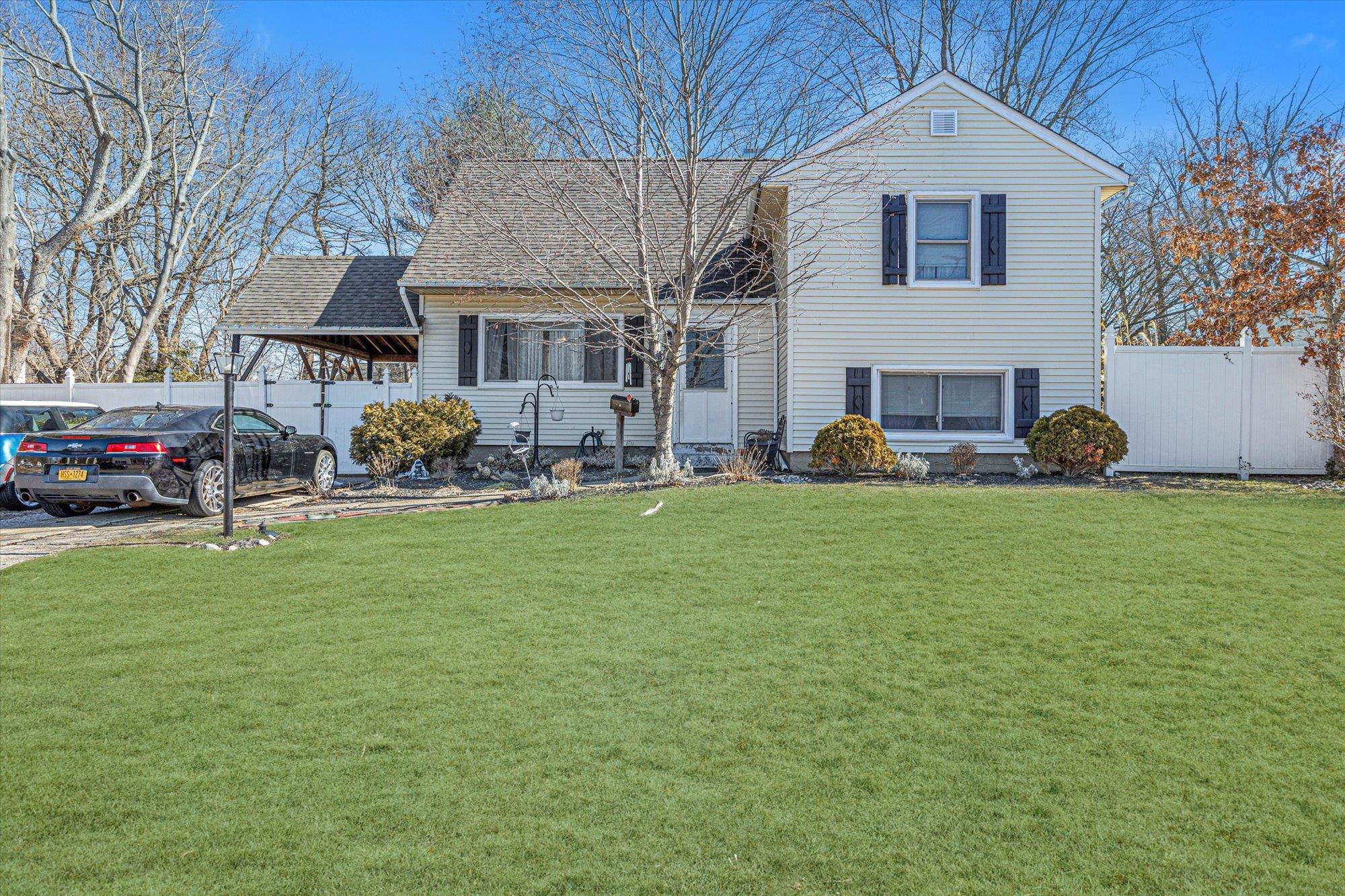 Picket Ln, Centereach, NY 11720