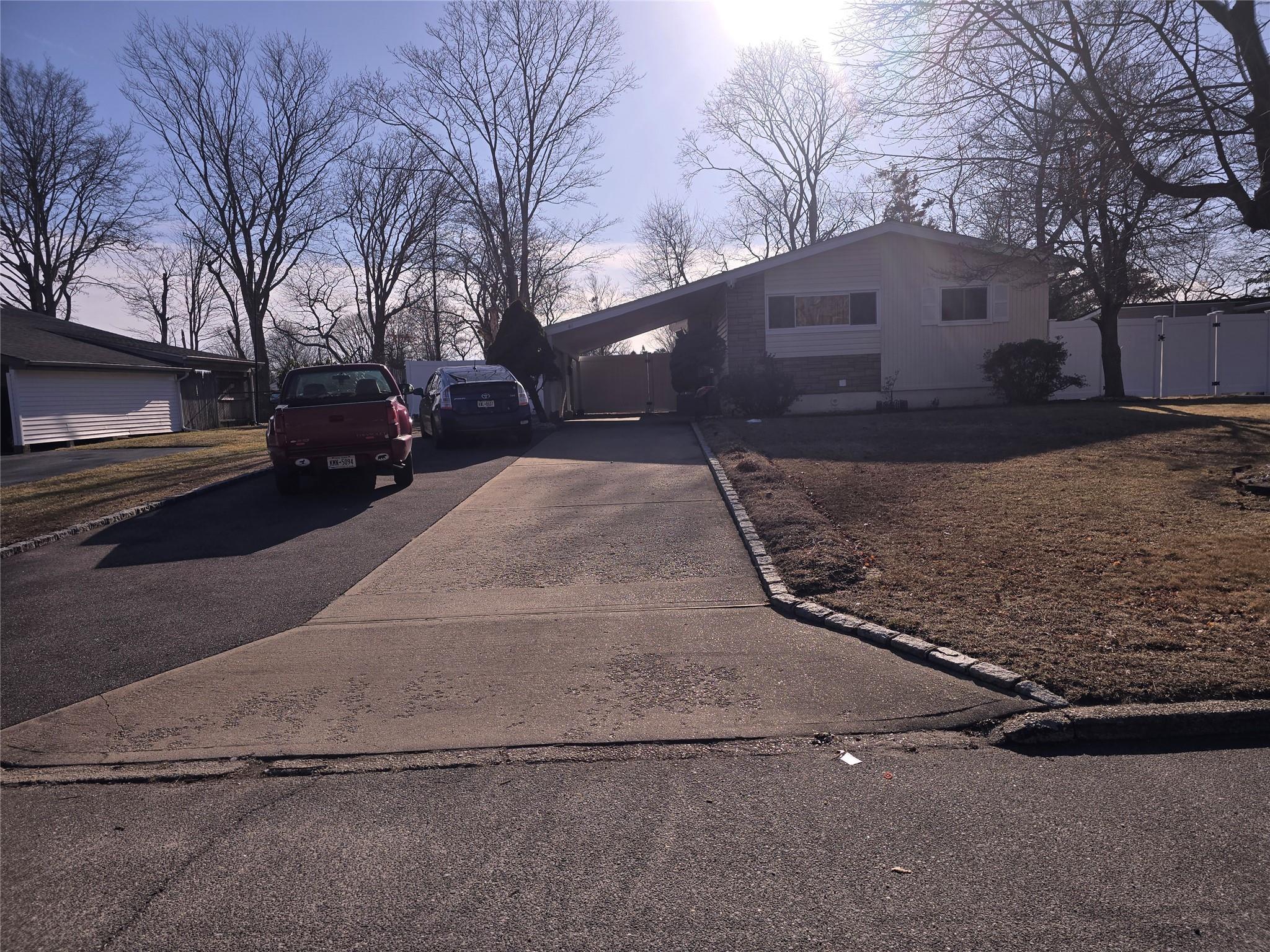 Bruce Ln, Brentwood, NY 11717