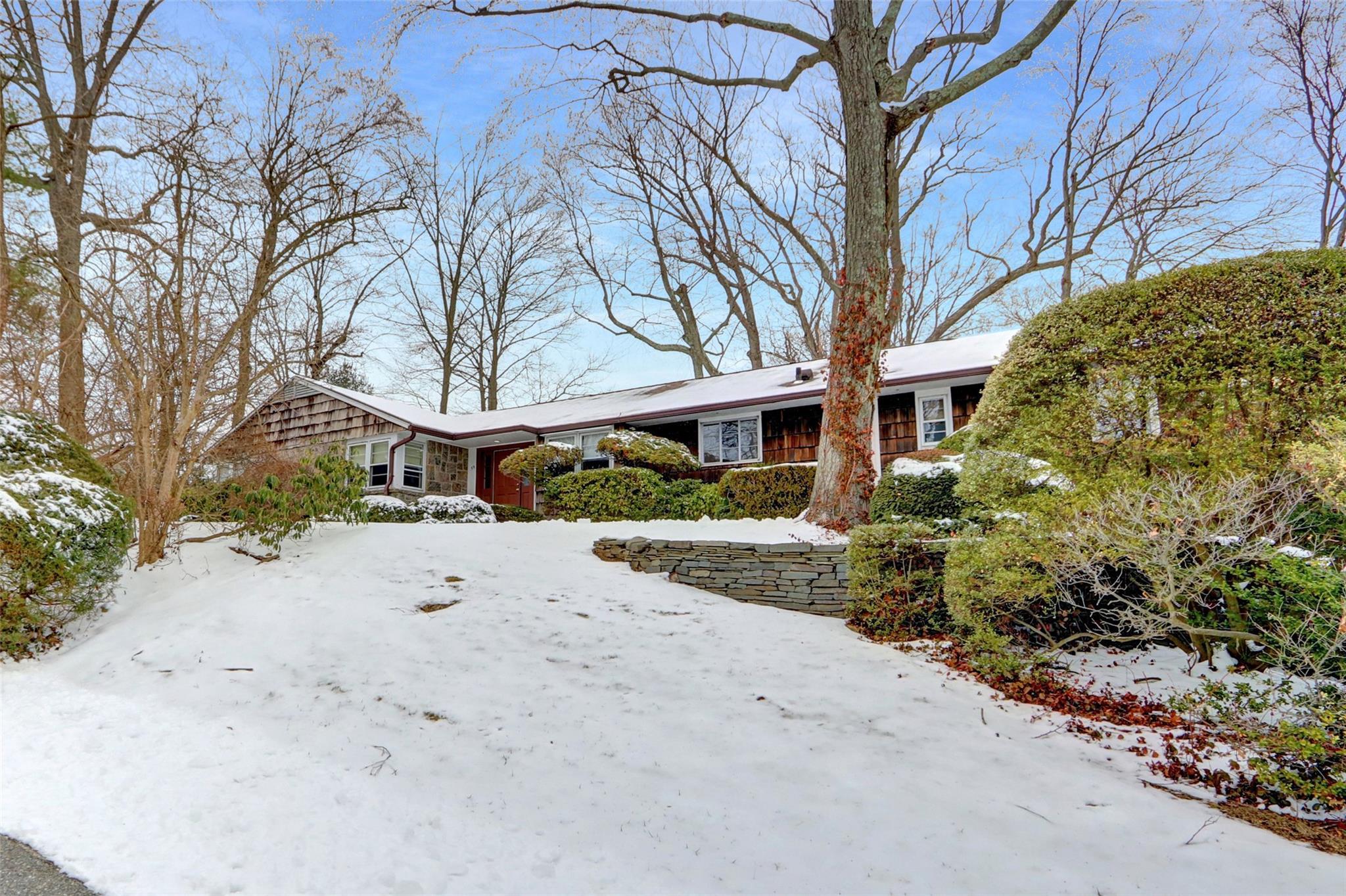 The Hemlocks, Roslyn, NY 11576