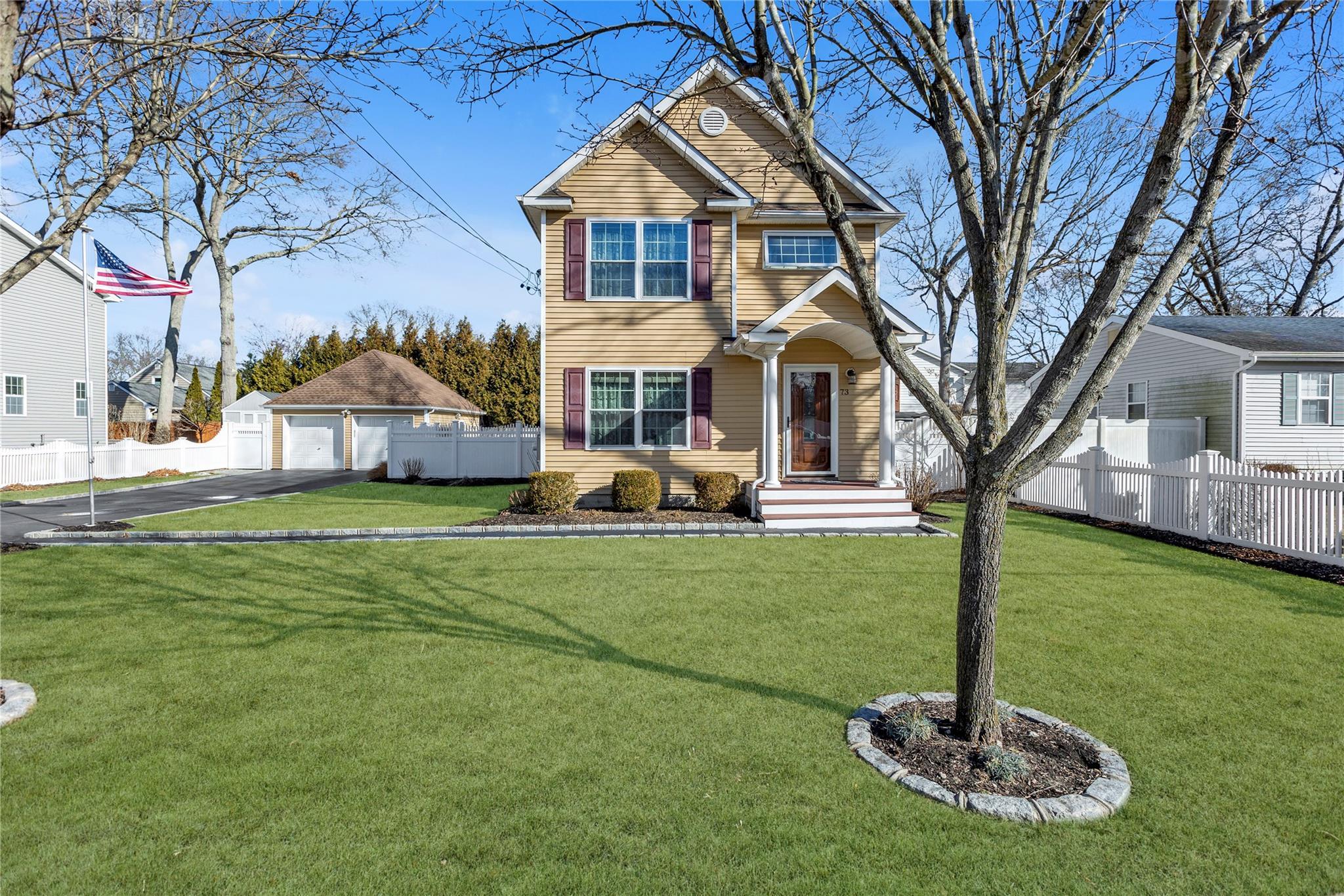 Bayard St, Lake Grove, NY 11755
