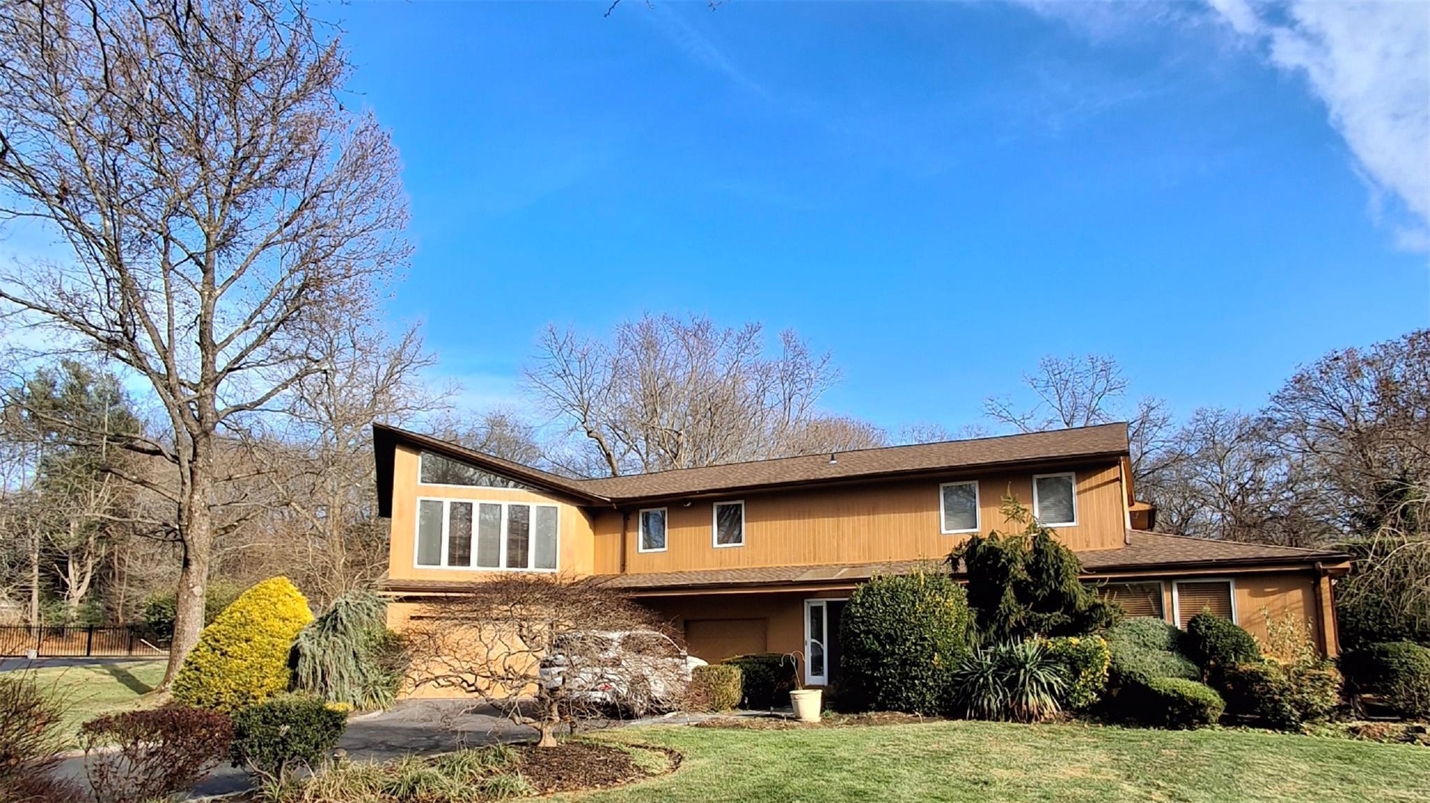 Carrol Ct, Greenlawn, NY 11740