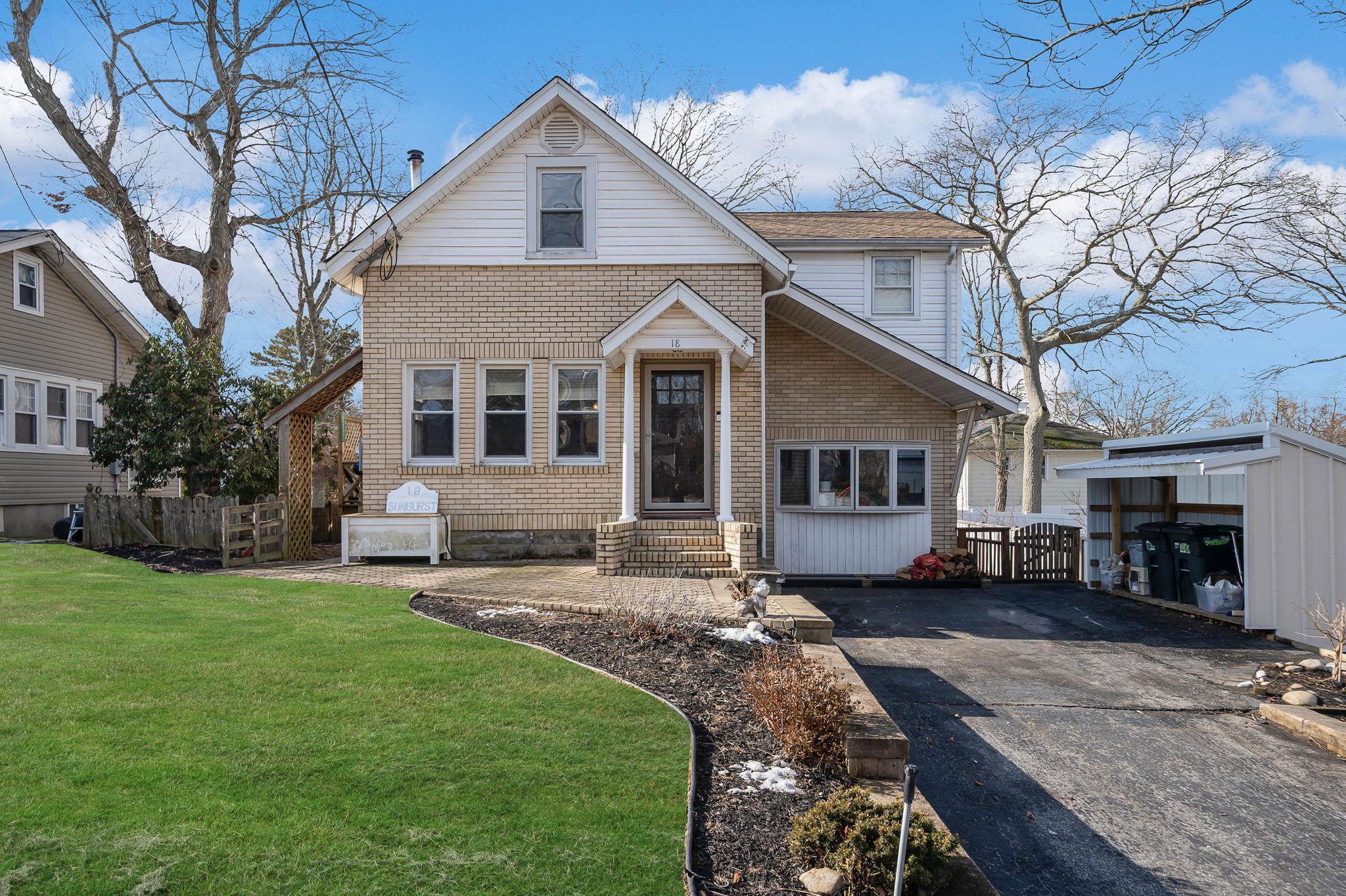 Sunburst Dr, Rocky Point, NY 11778