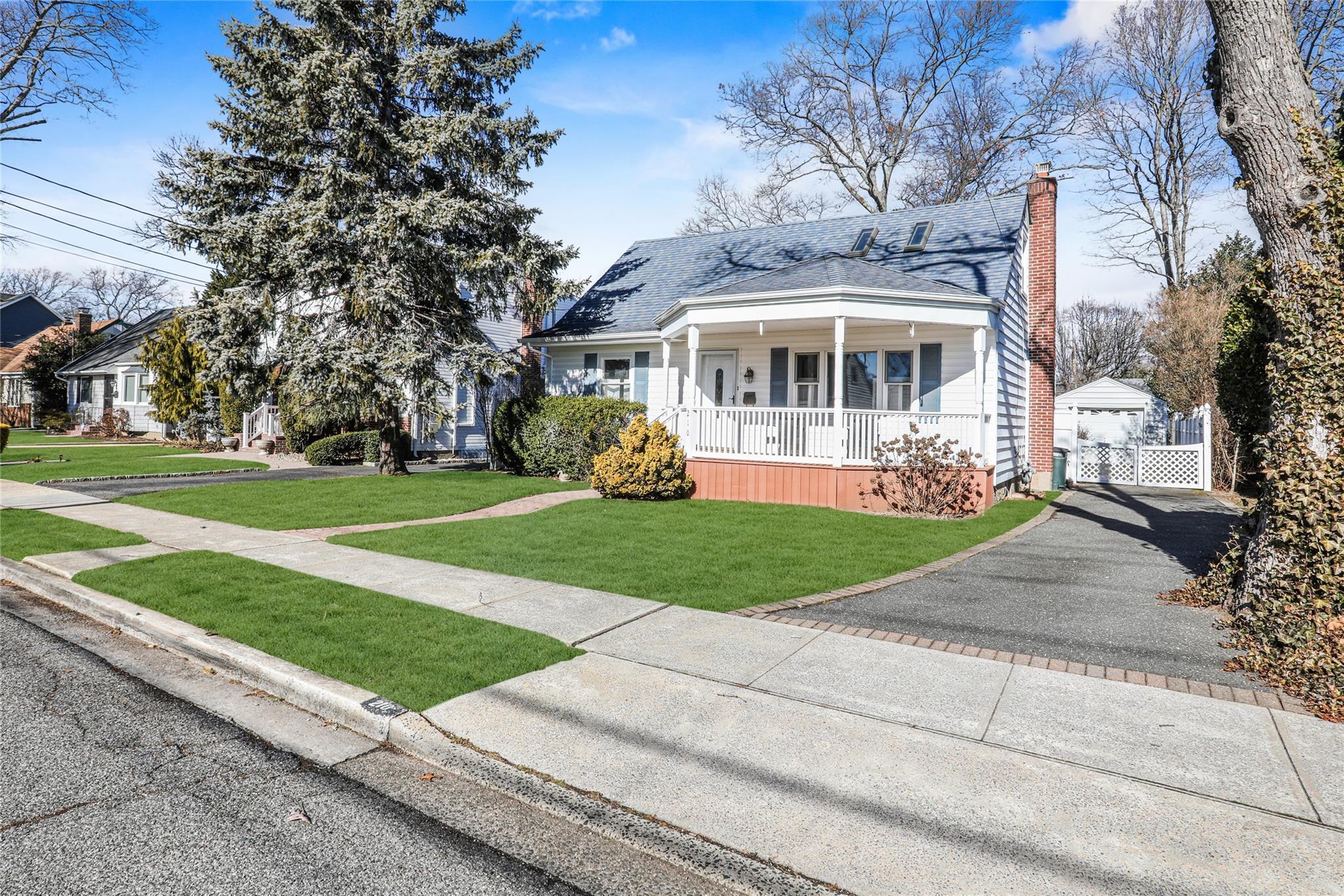 Elsie Ave, Merrick, NY 11566