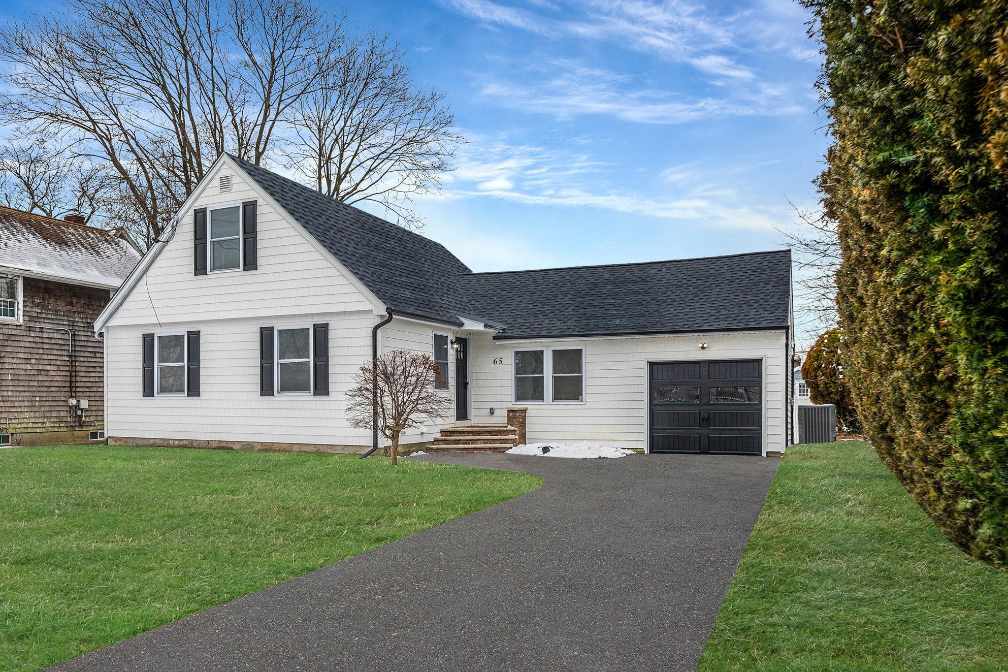 S Bayview Ave, Amityville, NY 11701