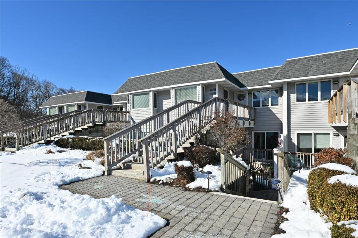 Bluffs Dr N, Calverton, NY 11933
