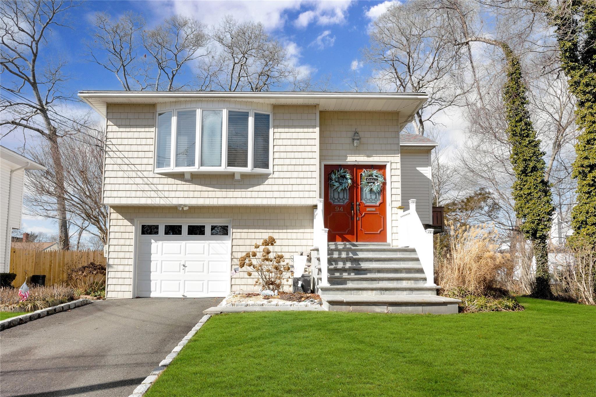 Cherokee Ave, West Islip, NY 11795