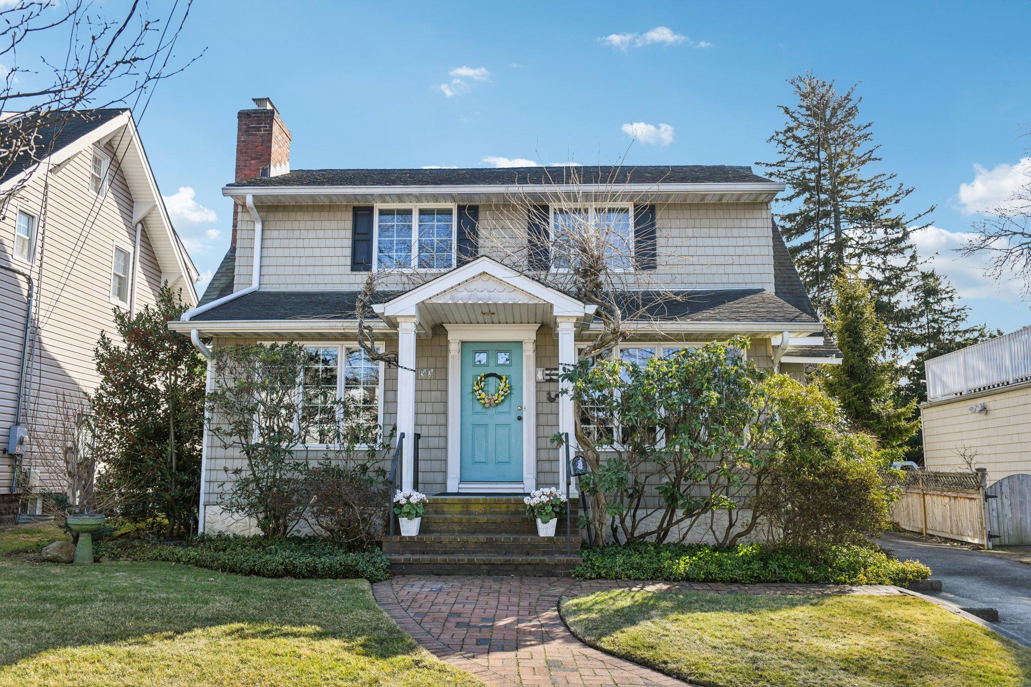 Rodney Pl, Rockville Centre, NY 11570