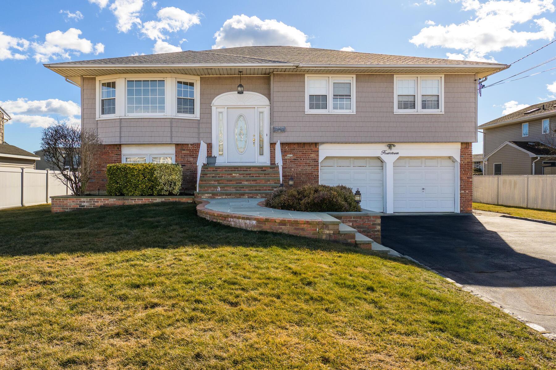 Buoy Ln, West Islip, NY 11795