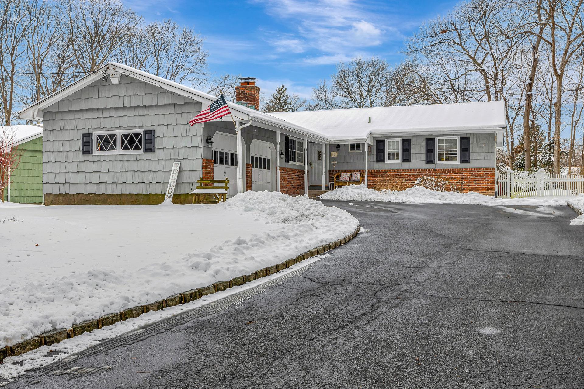 Hillside Ave, Saint James, NY 11780