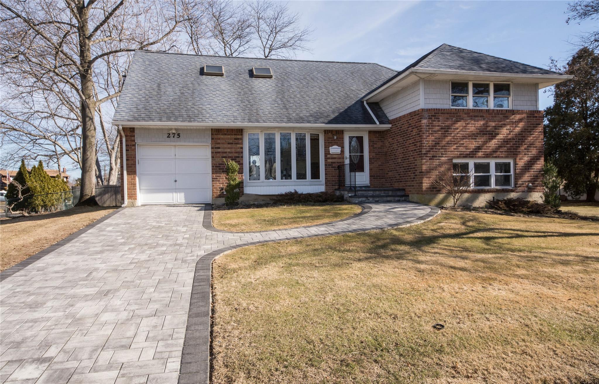 Carlls Path, Deer Park, NY 11729