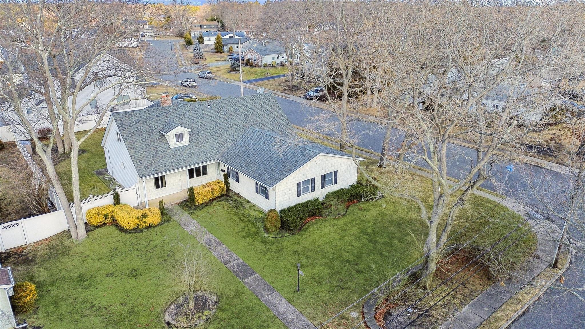 Lucille Dr, Sayville, NY 11782