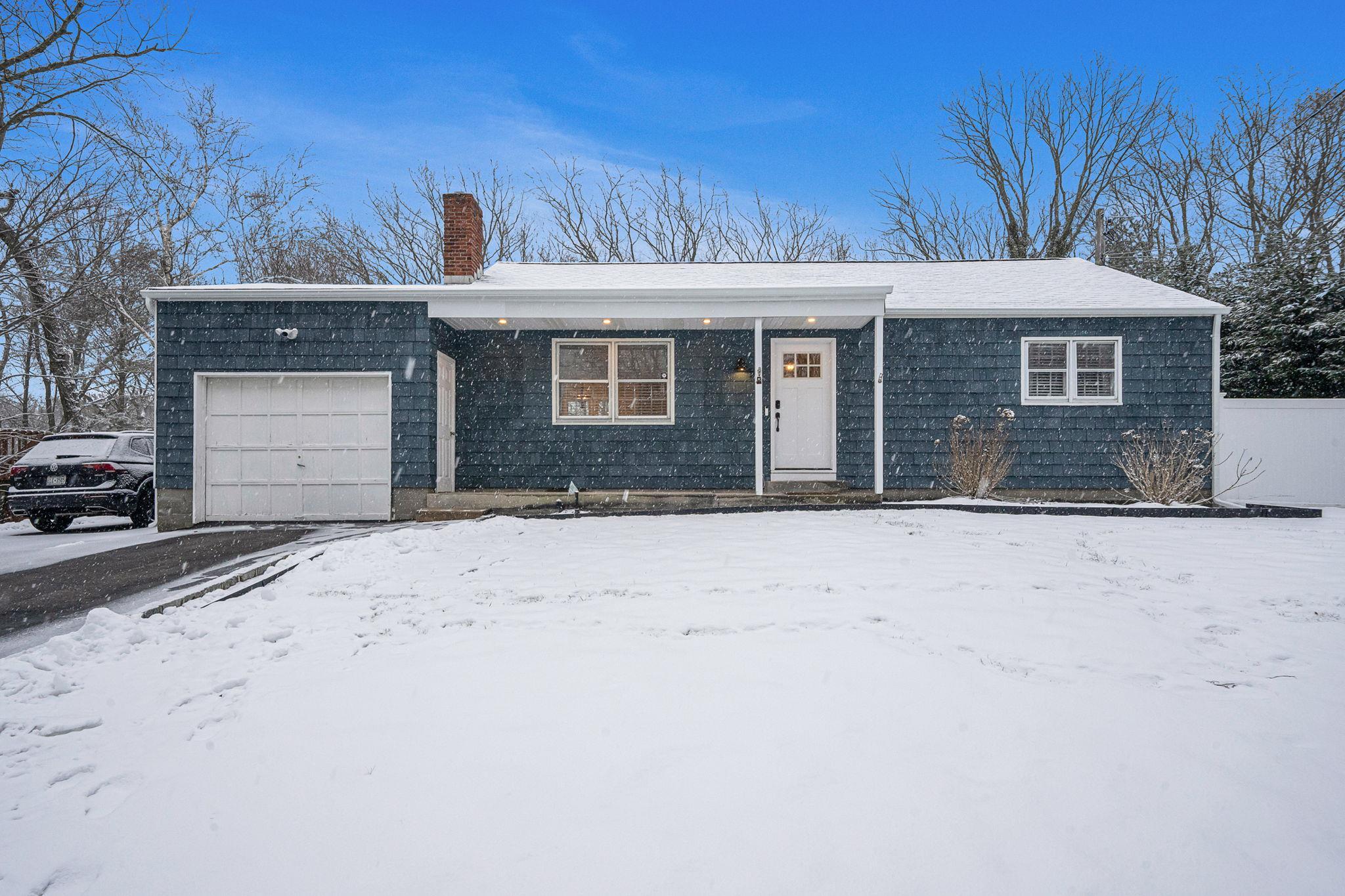 Zenith Rd, Rocky Point, NY 11778