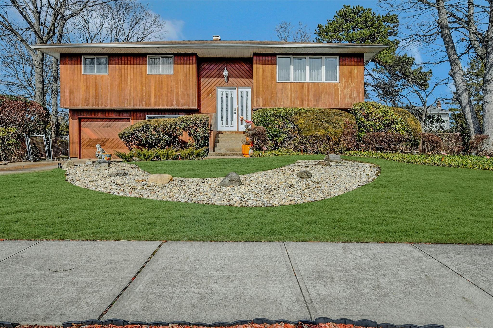 Sammis Ave, Deer Park, NY 11729