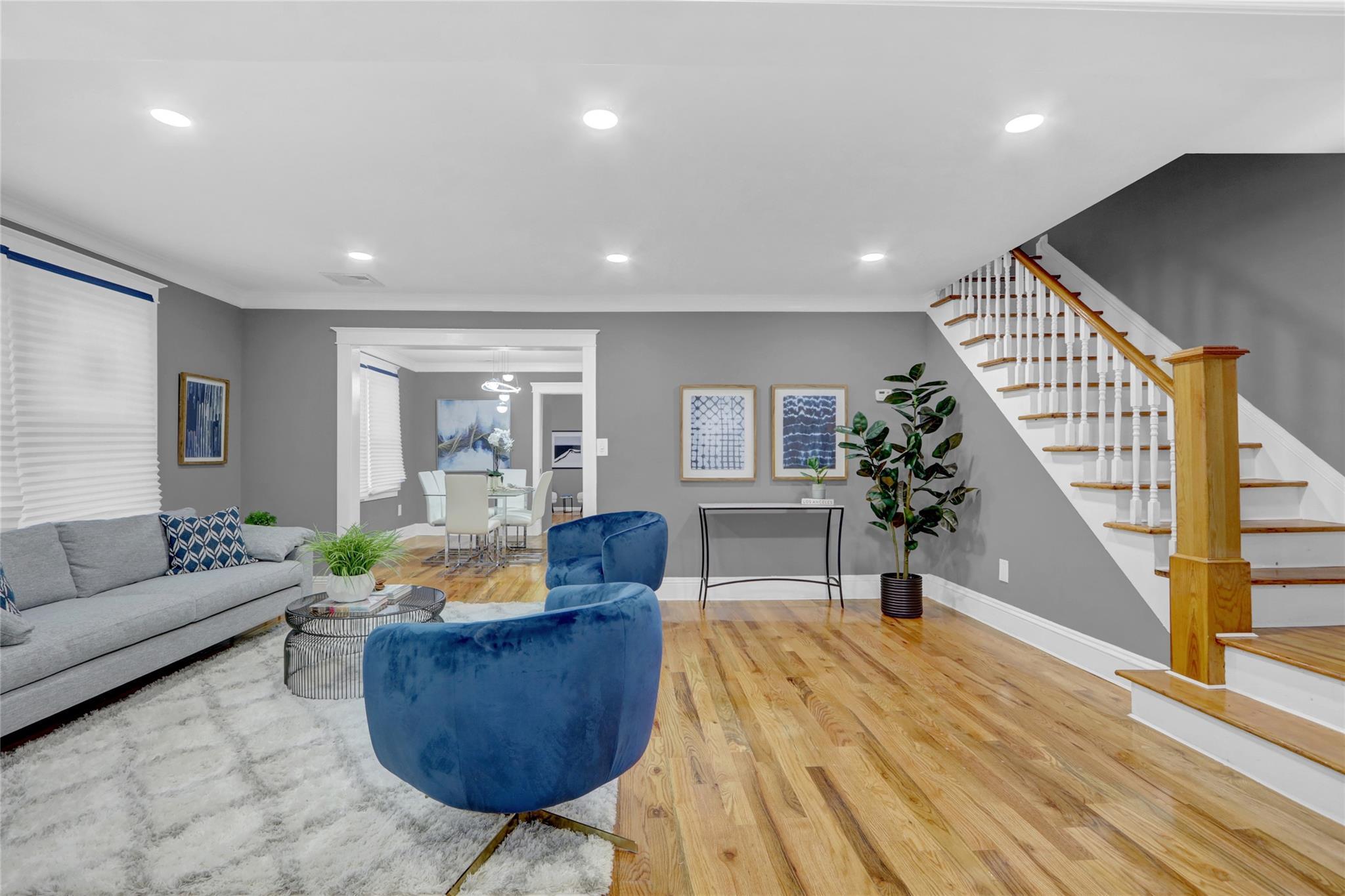 Rose Ave, Glen Cove, NY 11542