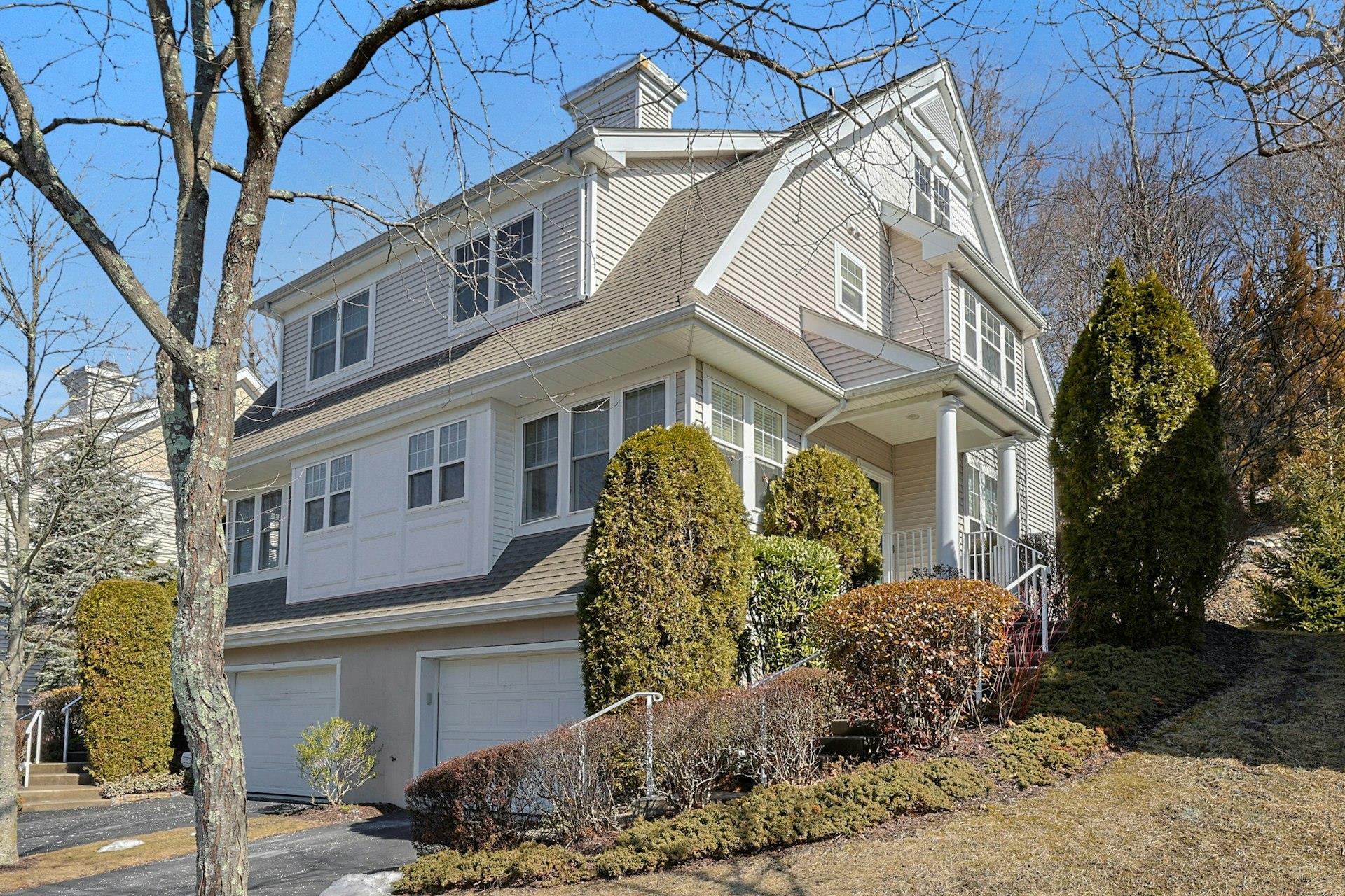 Briarbrook Dr, Briarcliff Manor, NY 10510