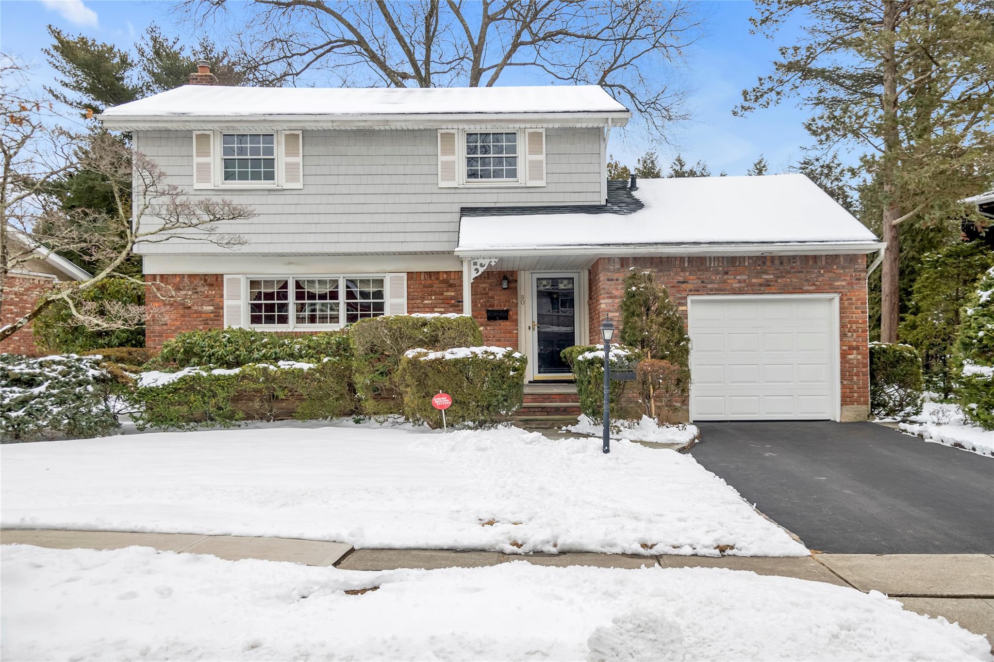 Driftwood Dr, Port Washington, NY 11050