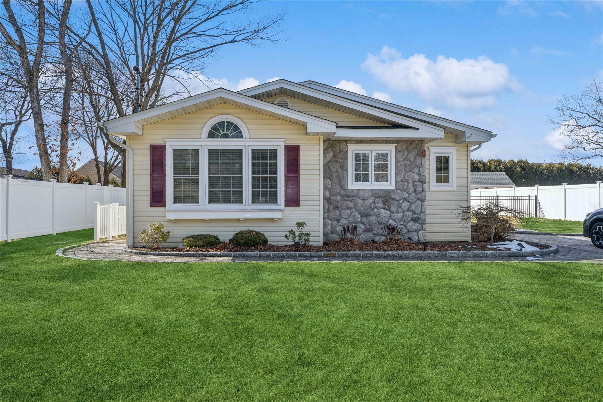 Wylde Rd, Mount Sinai, NY 11766