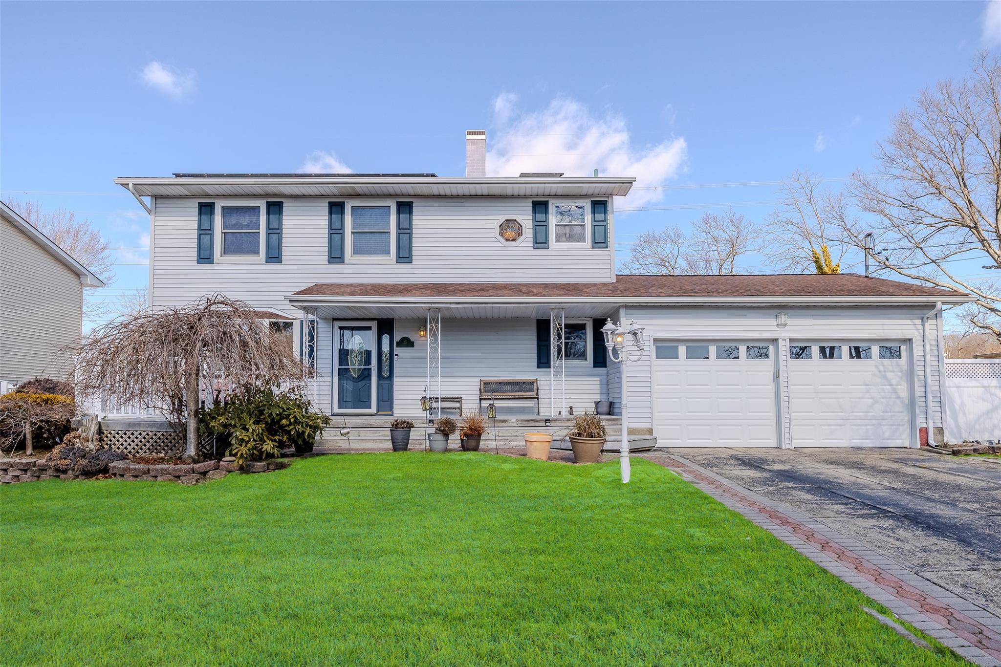 Coleridge Rd, Holbrook, NY 11741
