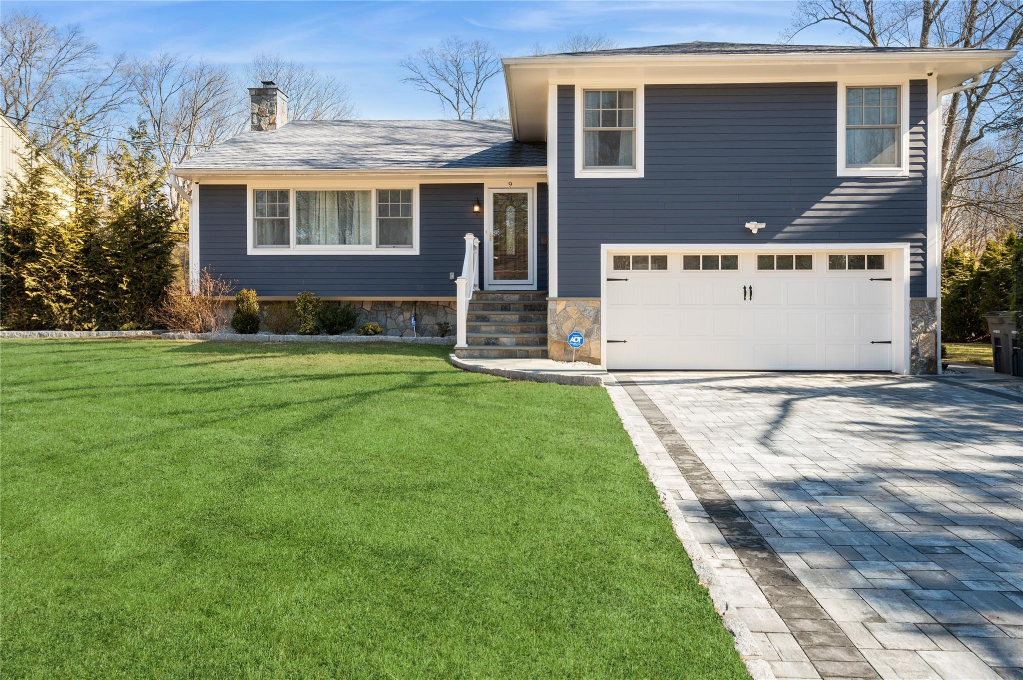 Rosewood Rd, White Plains, NY 10605